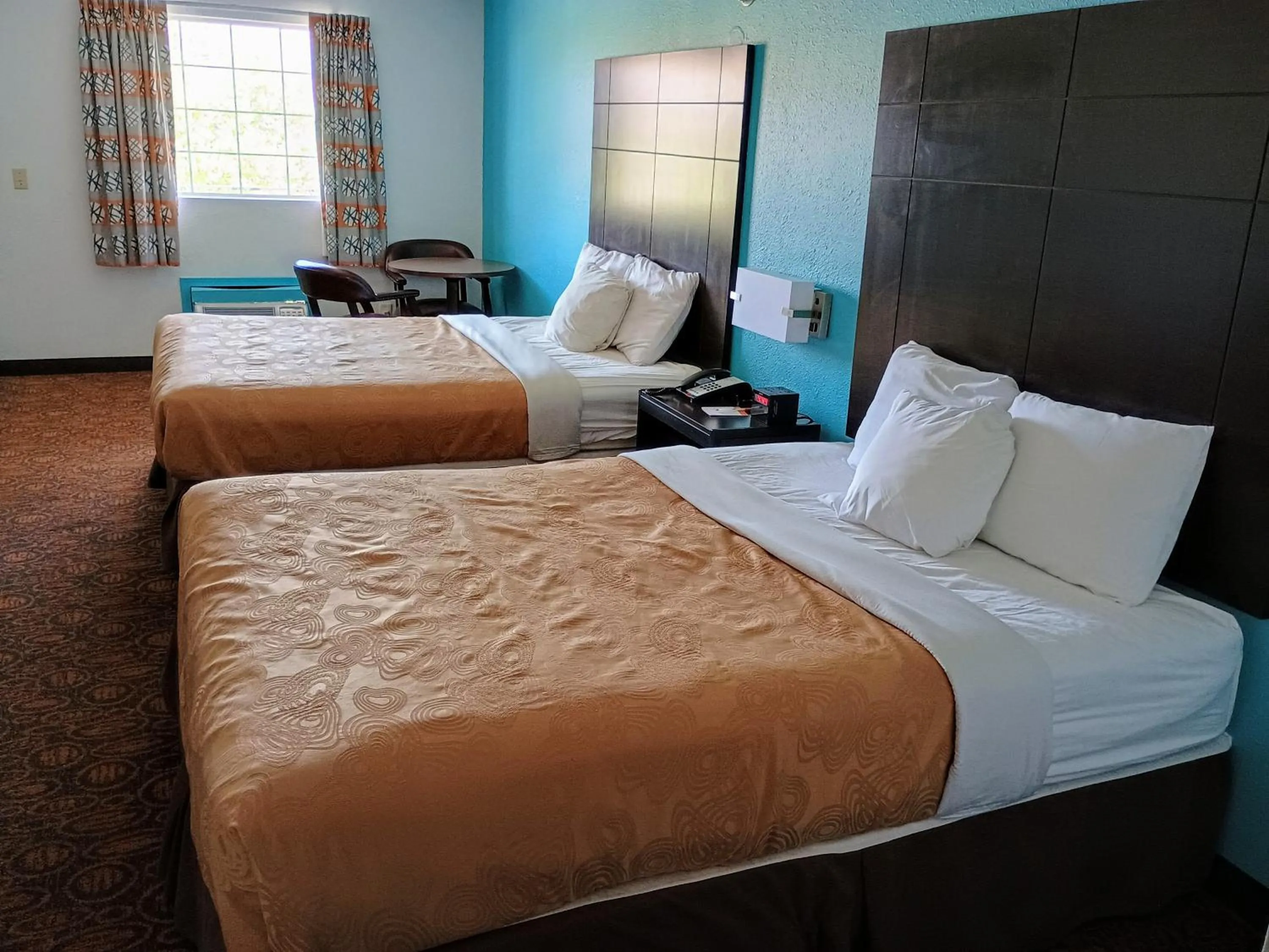 Deluxe Queen Room with Two Queen Beds and Interior Hall - Non-Smoking in Howard Johnson by Wyndham Branson Theatre District