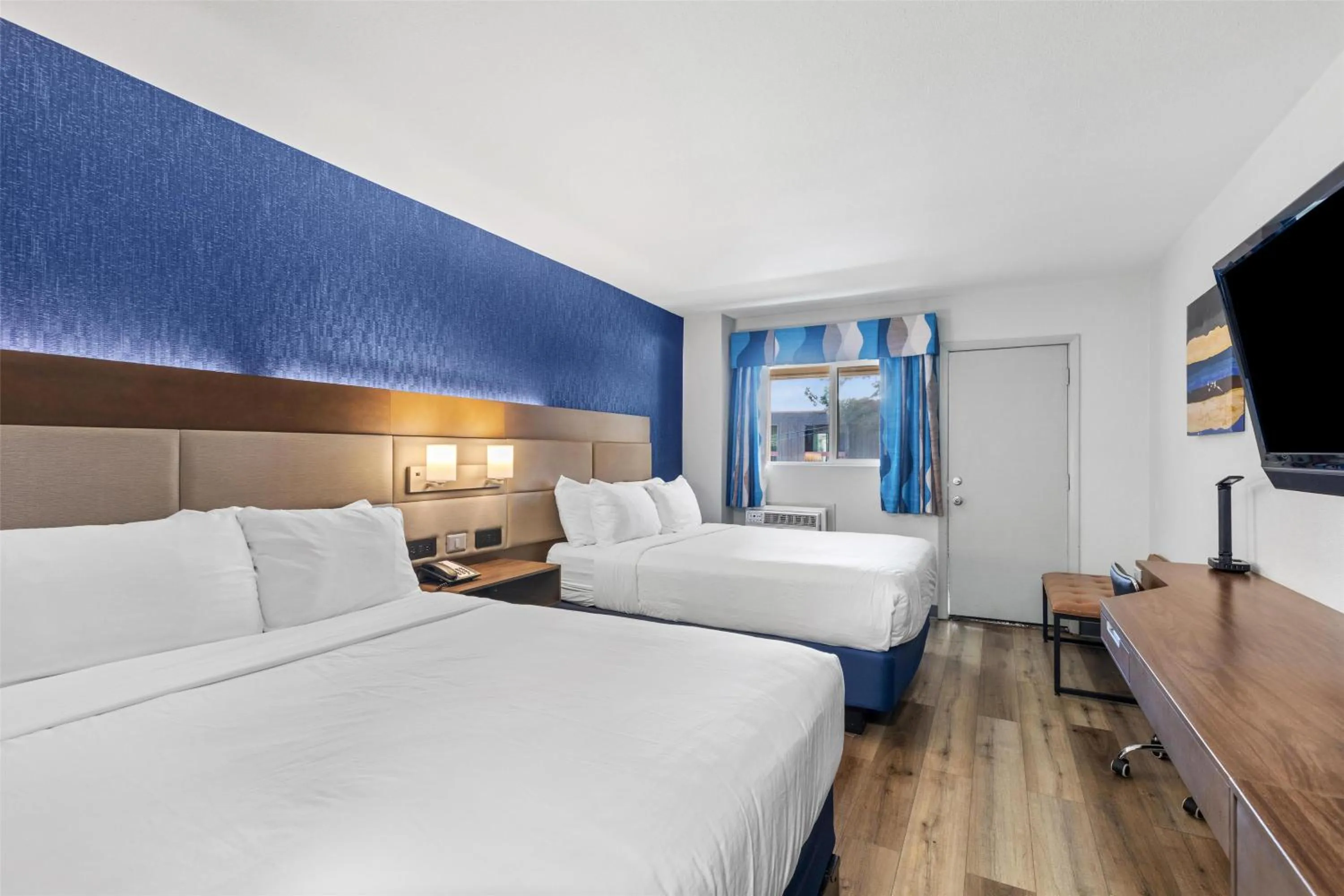 Queen Room with Two Queen Beds and Balcony - Non-Smoking in SureStay Plus Hotel by Best Western Mammoth Lakes