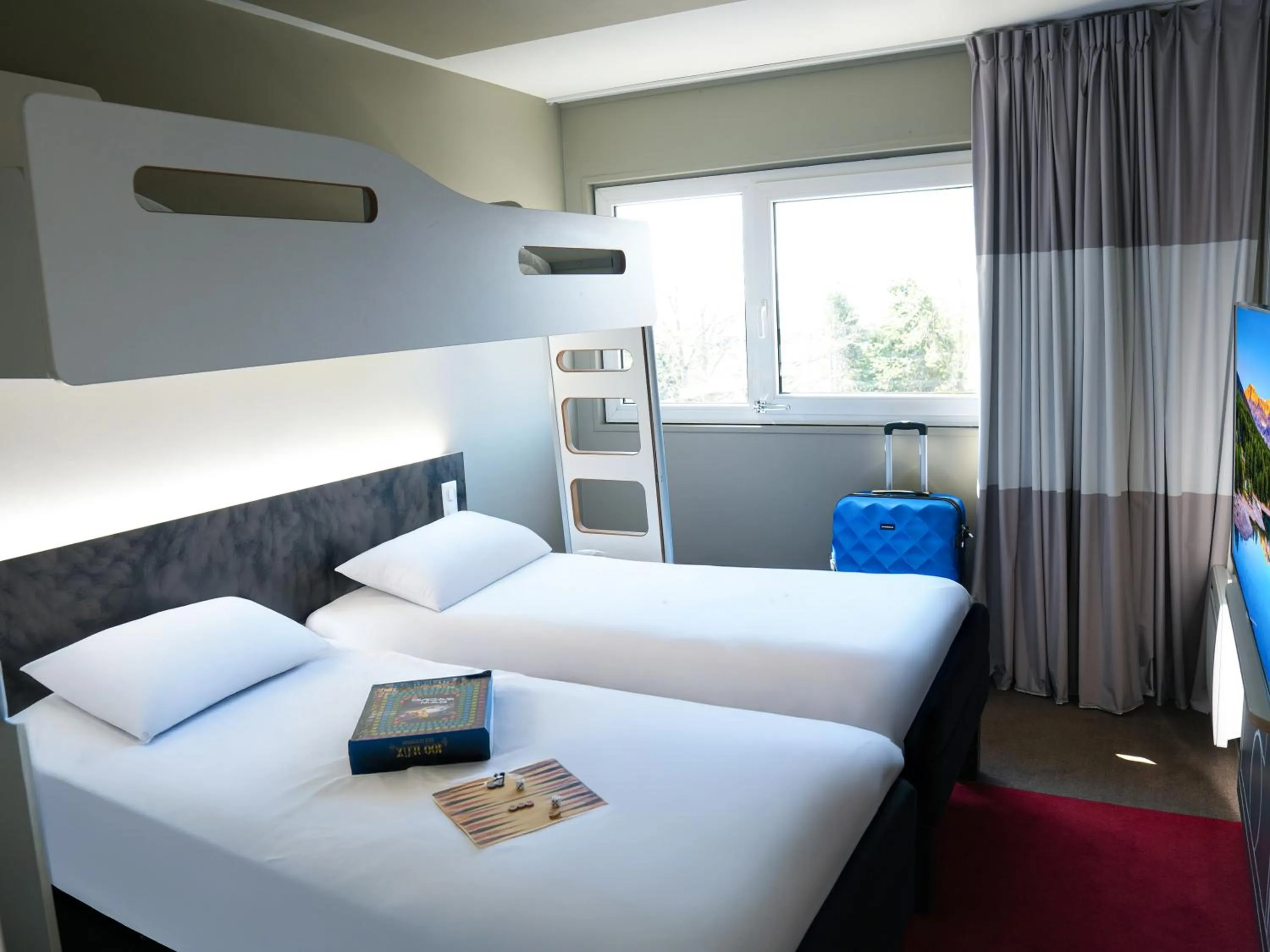 Family Suite with One Large Bed and Three Single Beds in ibis Caen Porte d’Angleterre