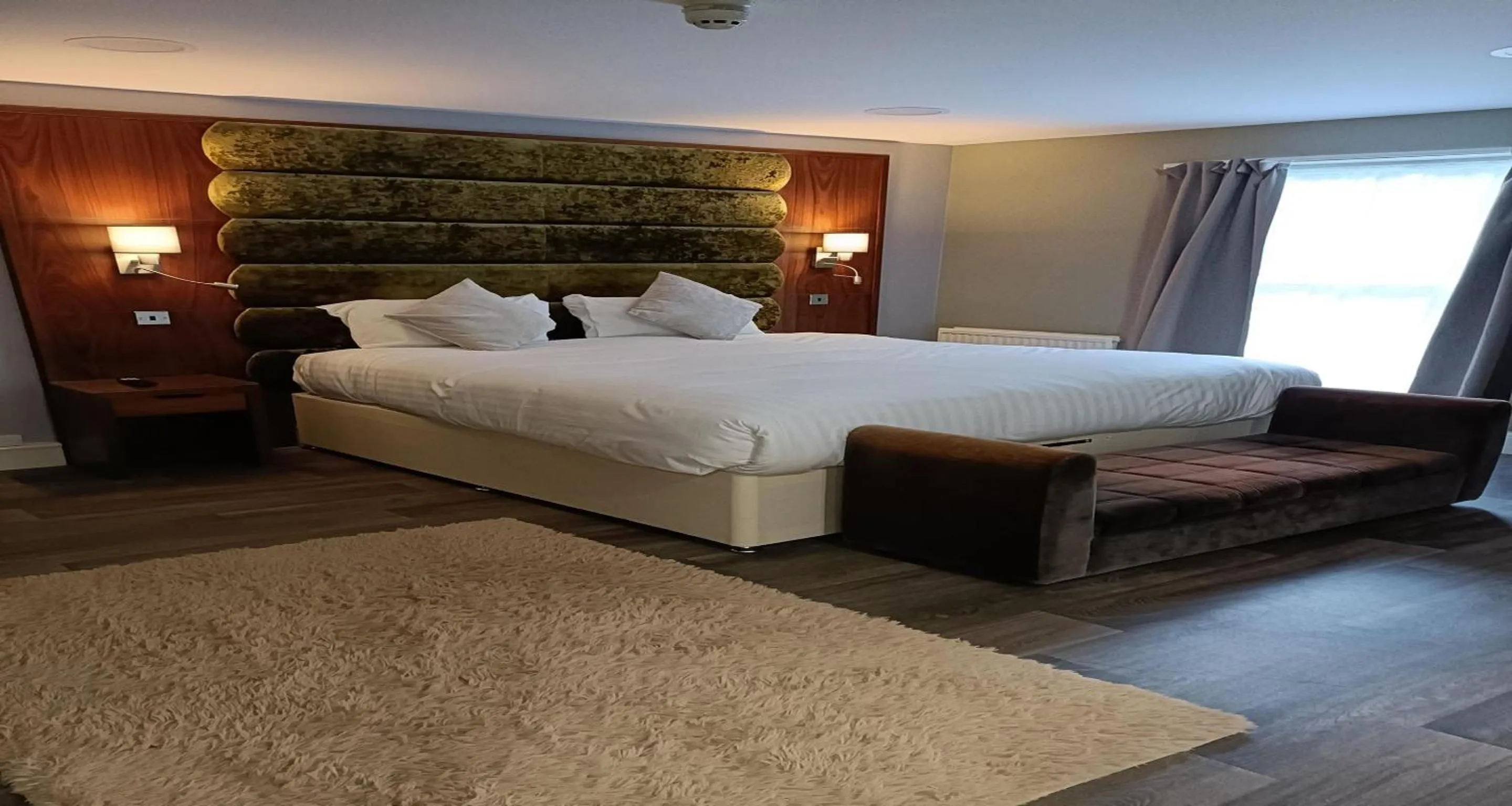 King Suite - Non-Smoking in Best Western Ipswich Hotel