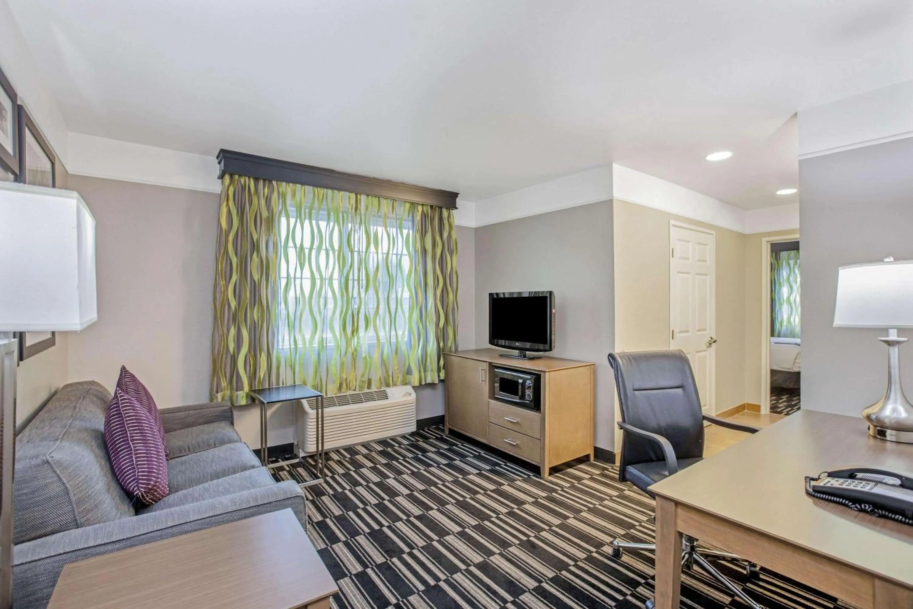 1 King Bed, One-Bedroom Mobility Accessible Suite, Non-Smoking in La Quinta by Wyndham Modesto Salida