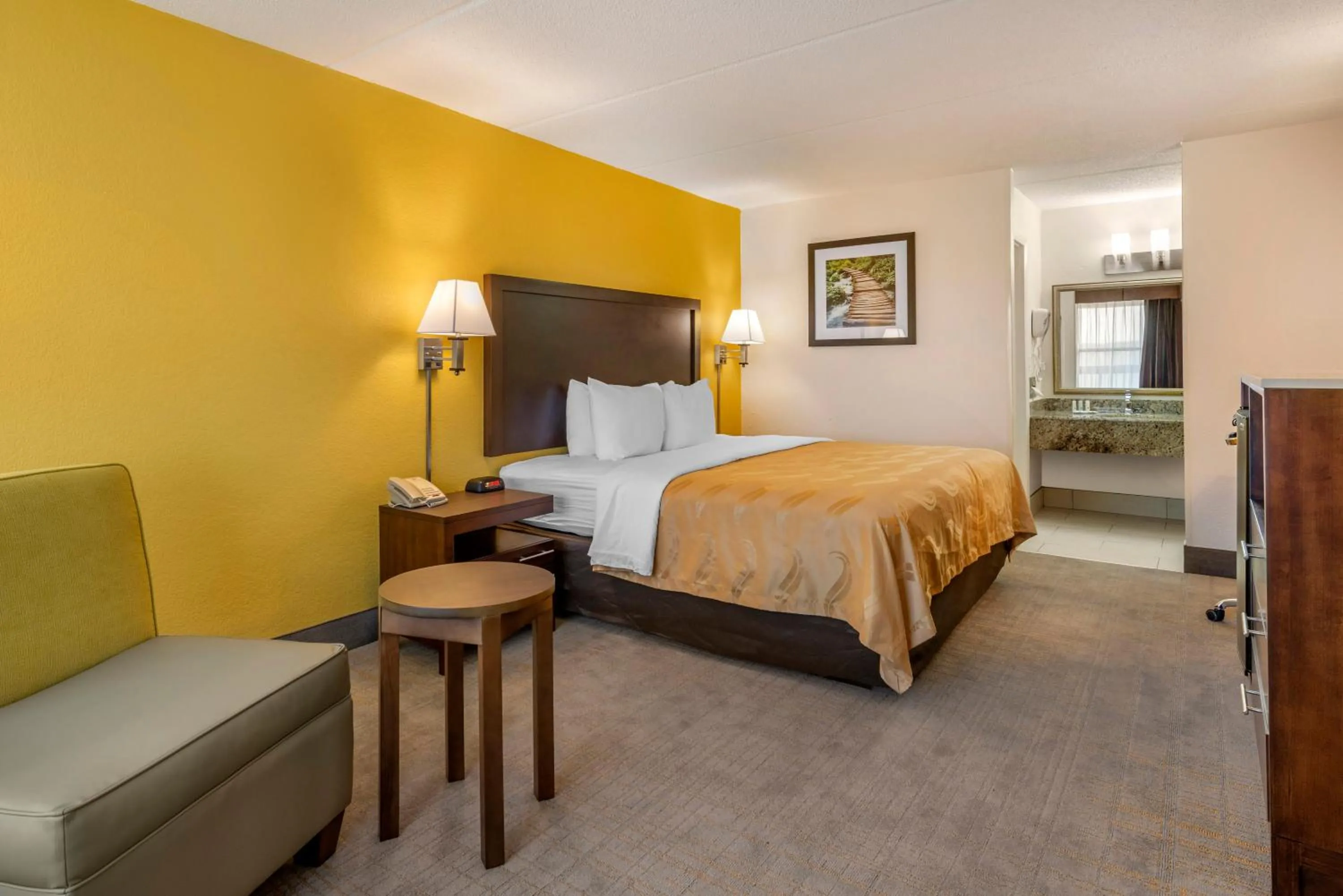 King Suite in Quality Inn and Suites Palatka Riverfront