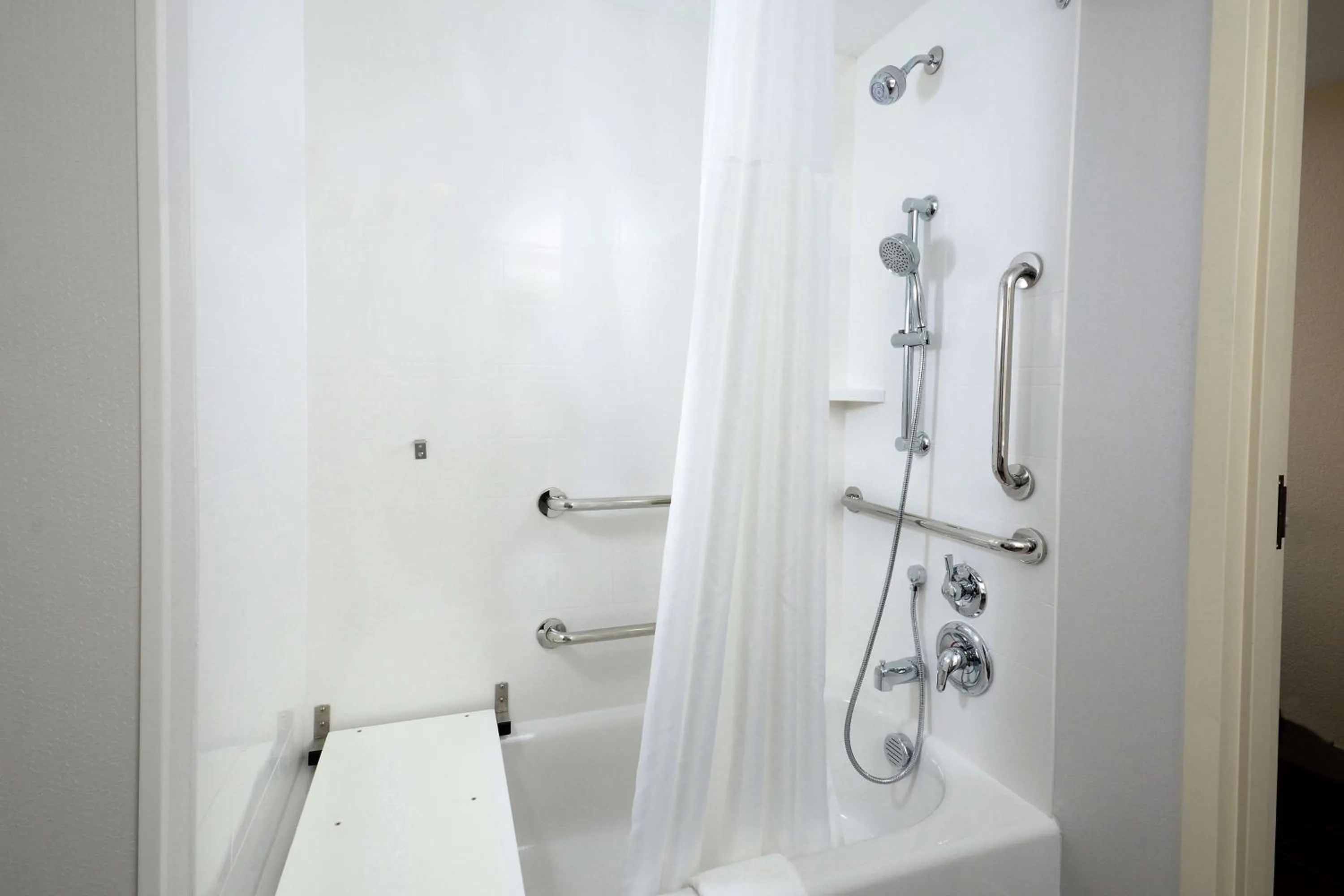 King Room with Accessible Tub - Mobility and Hearing Access/Non-Smoking in Hampton Inn & Suites Greenville/Spartanburg I-85