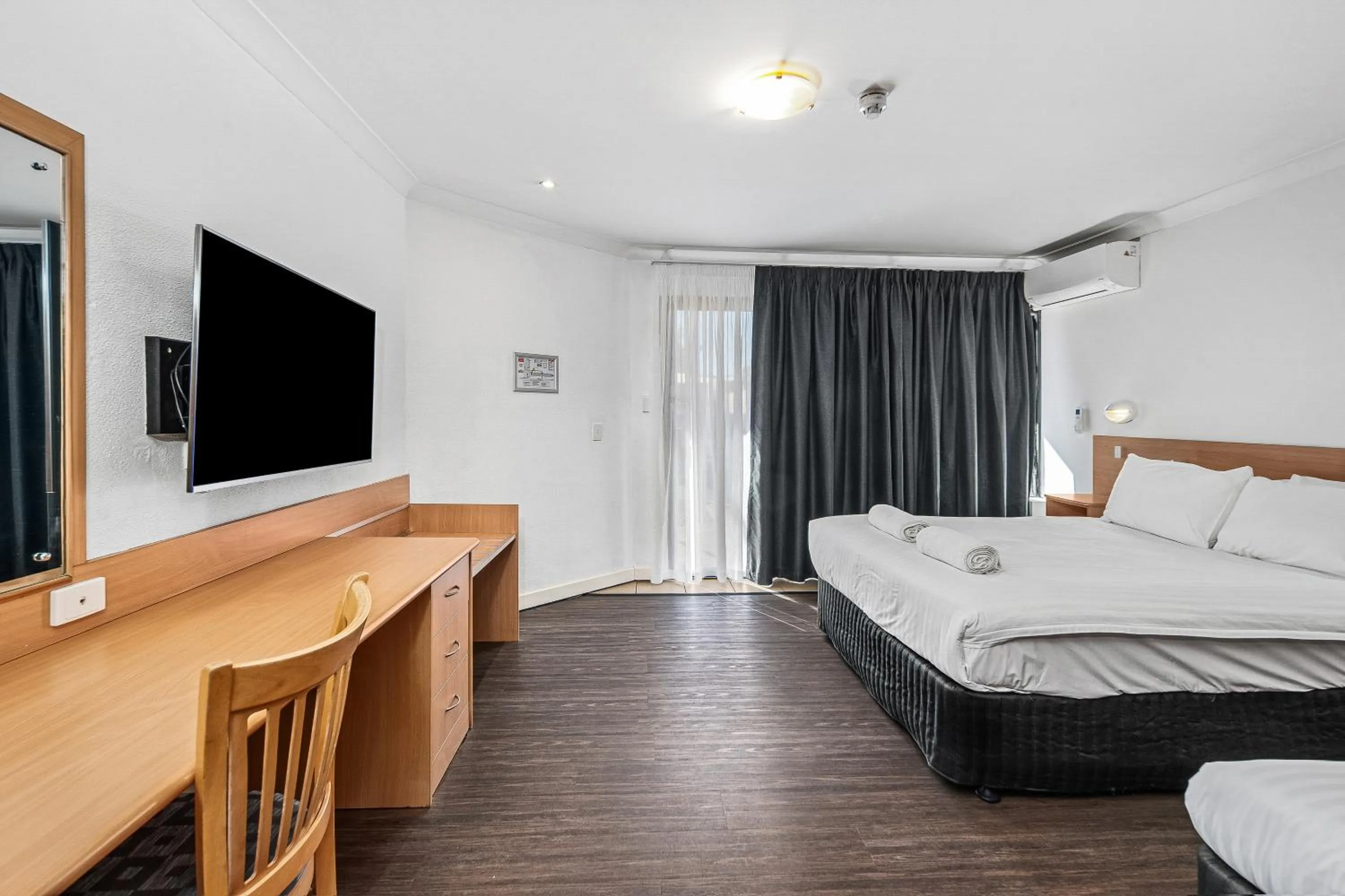 Deluxe Queen Twin in Diplomat Hotel Alice Springs