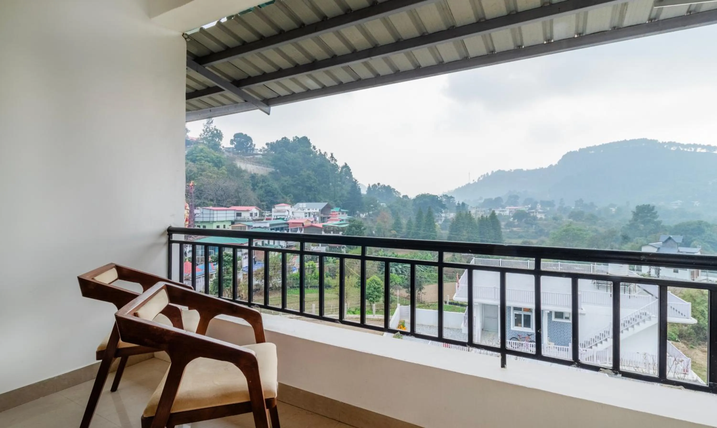 Treebo Spring Birds - Kainchi Dham