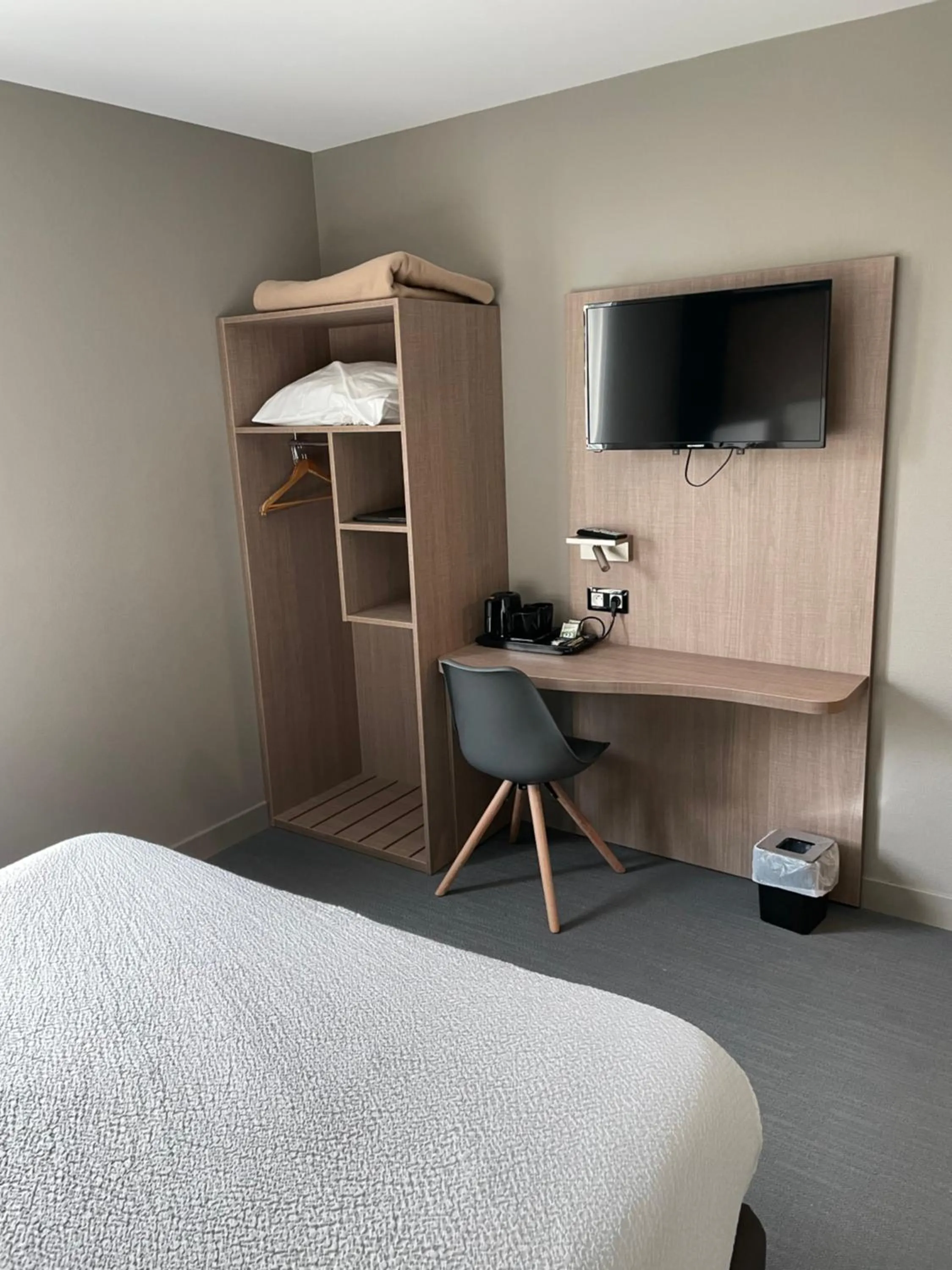 Family Room - Disability Access in Logis Jum'Hotel