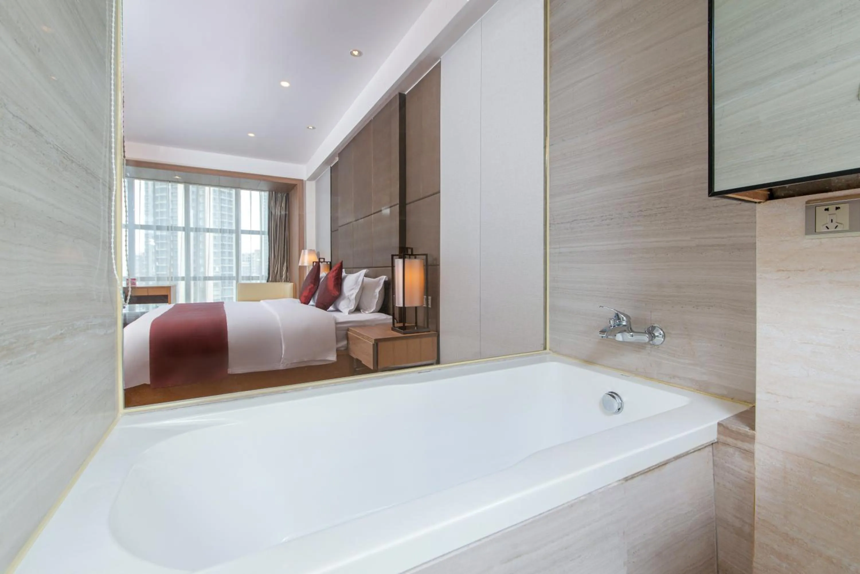 Deluxe Suite in Shenzhen Ramada Plaza, North Railway Station
