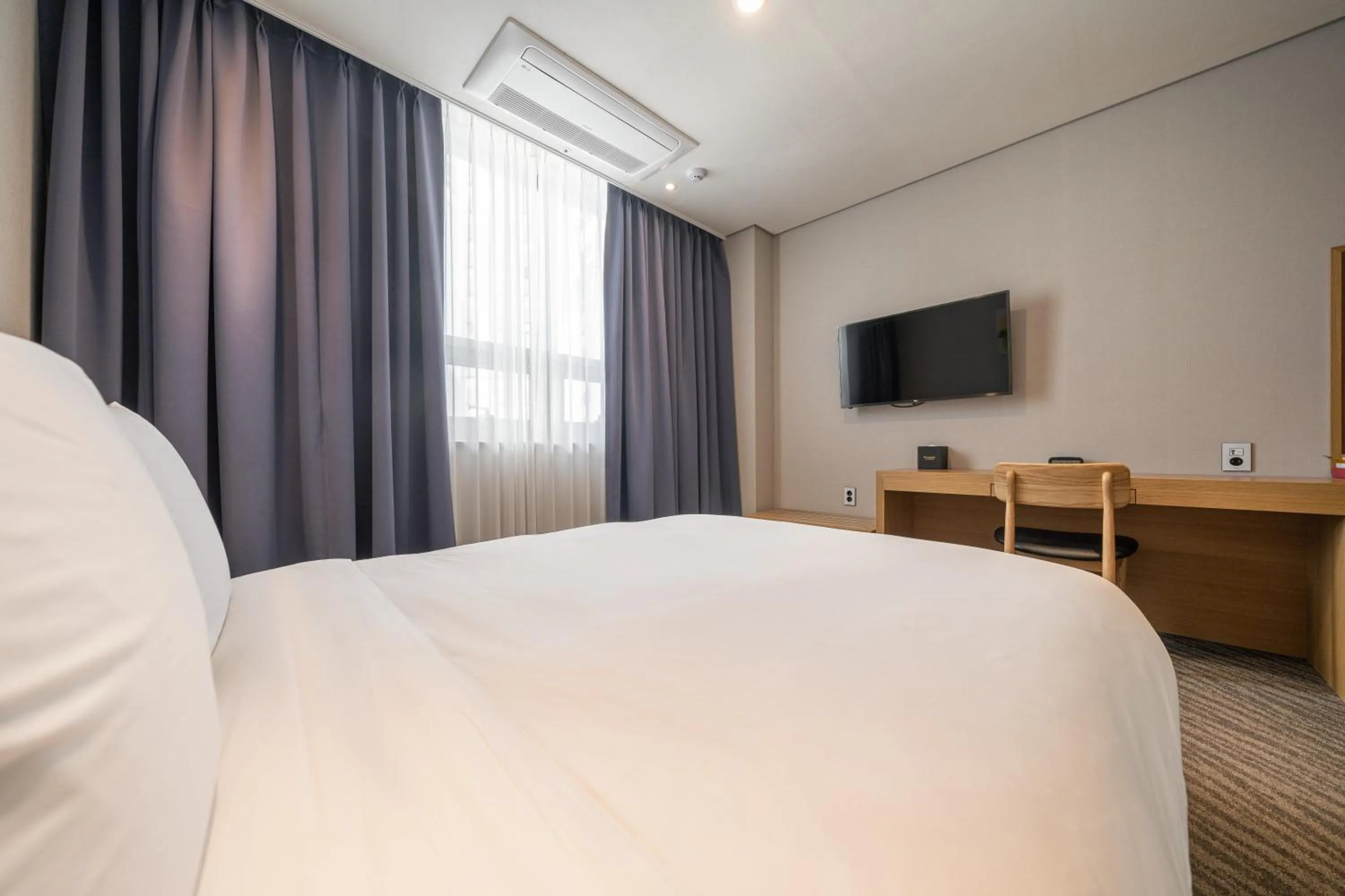 Standard Double Room in Ramada by Wyndham Seoul Dongdaemun