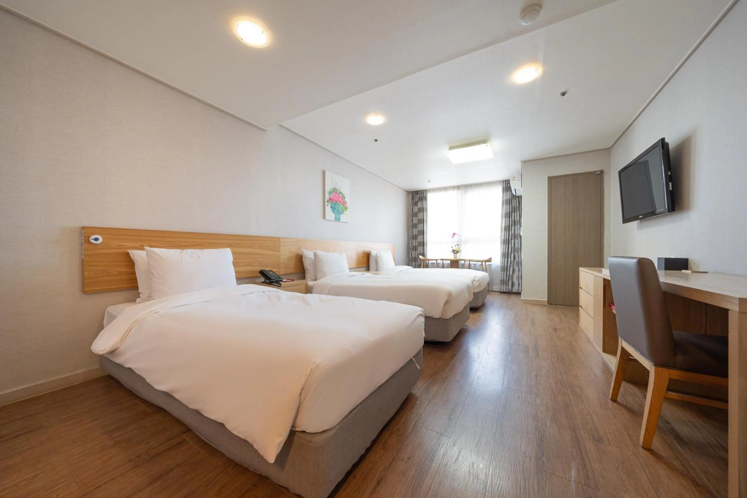 Deluxe Triple Room in Ramada by Wyndham Seoul Dongdaemun