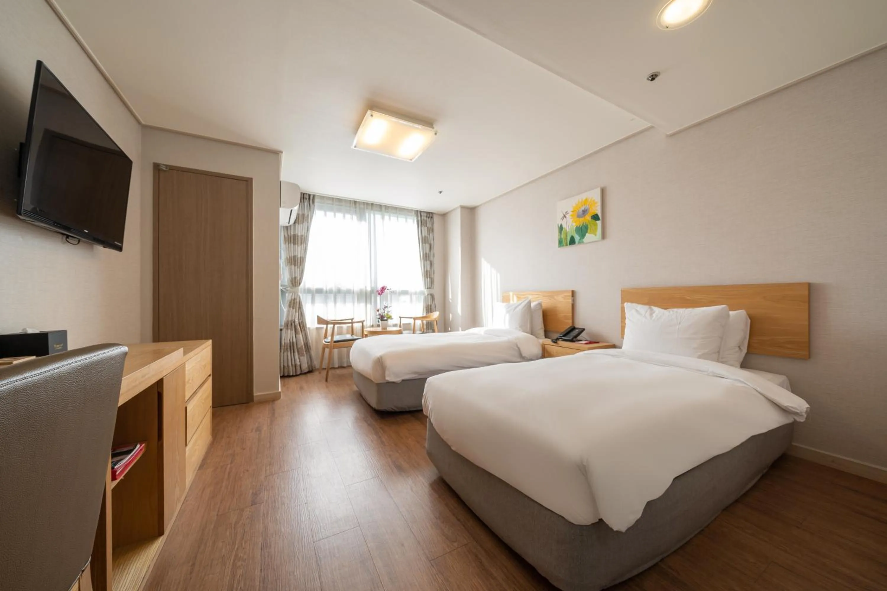 Superior Twin Room in Ramada by Wyndham Seoul Dongdaemun