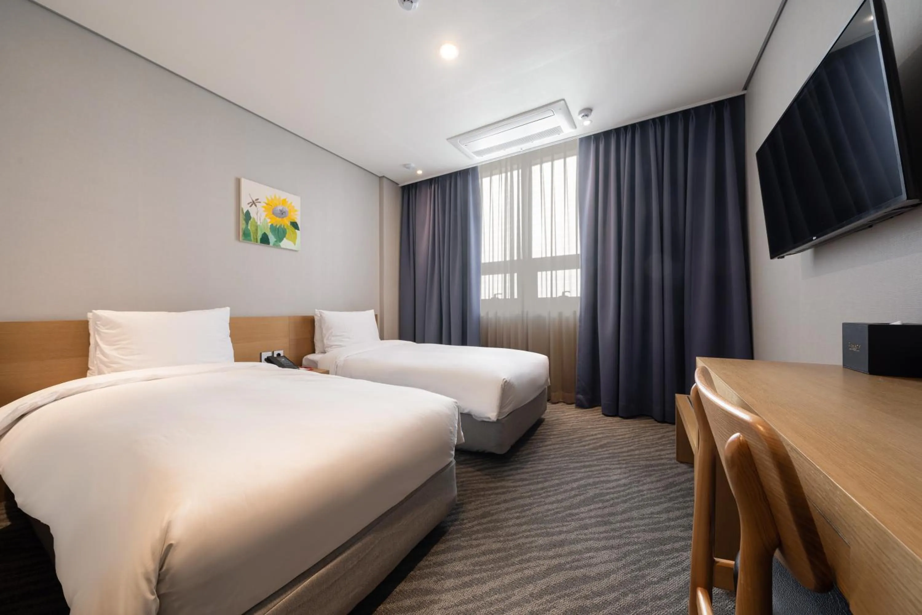 Standard Twin Room in Ramada by Wyndham Seoul Dongdaemun