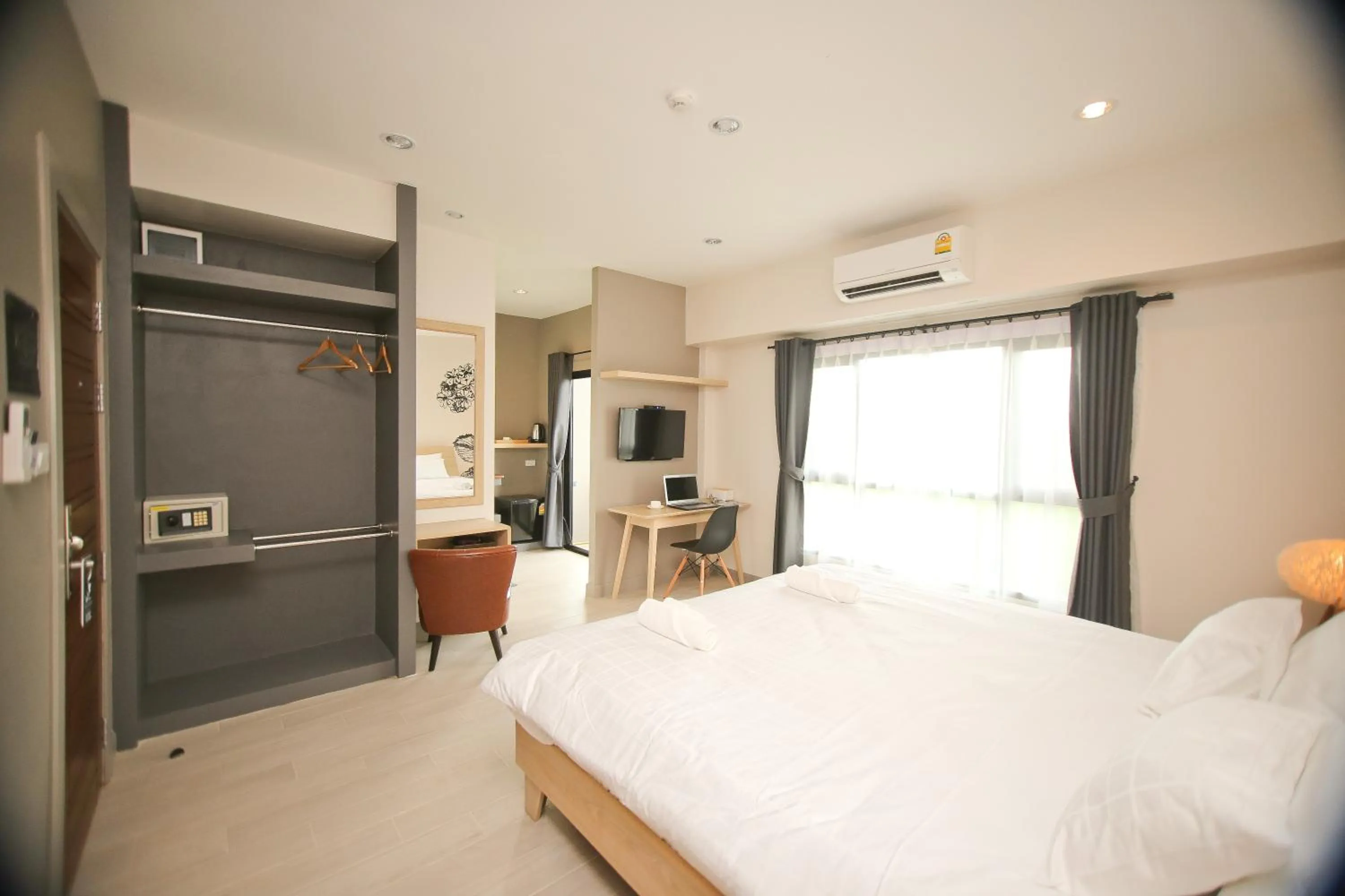 Superior Double Room with Landmark View in Bunprasop Garden Hotel
