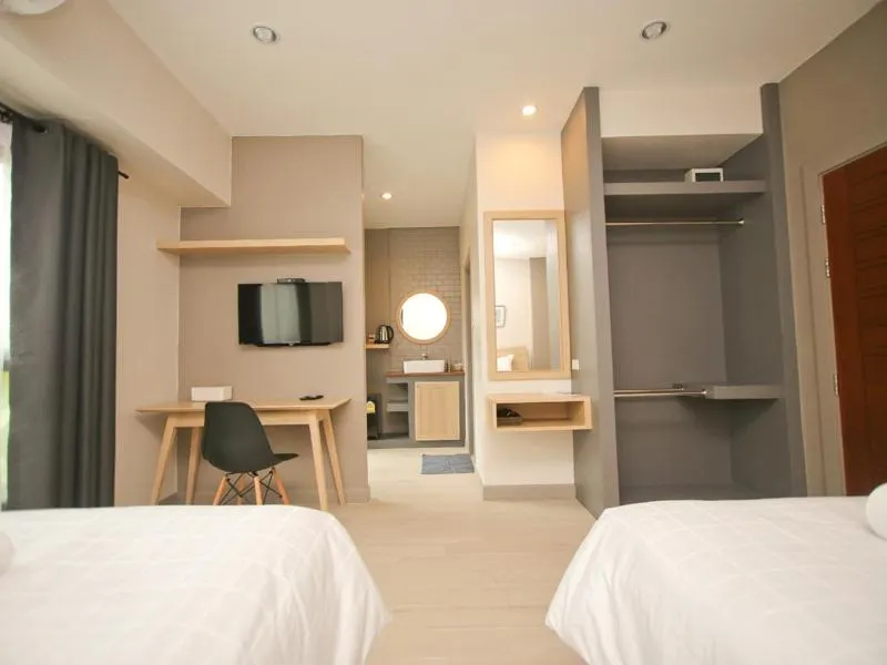 Superior Twin Room with Landmark View in Bunprasop Garden Hotel