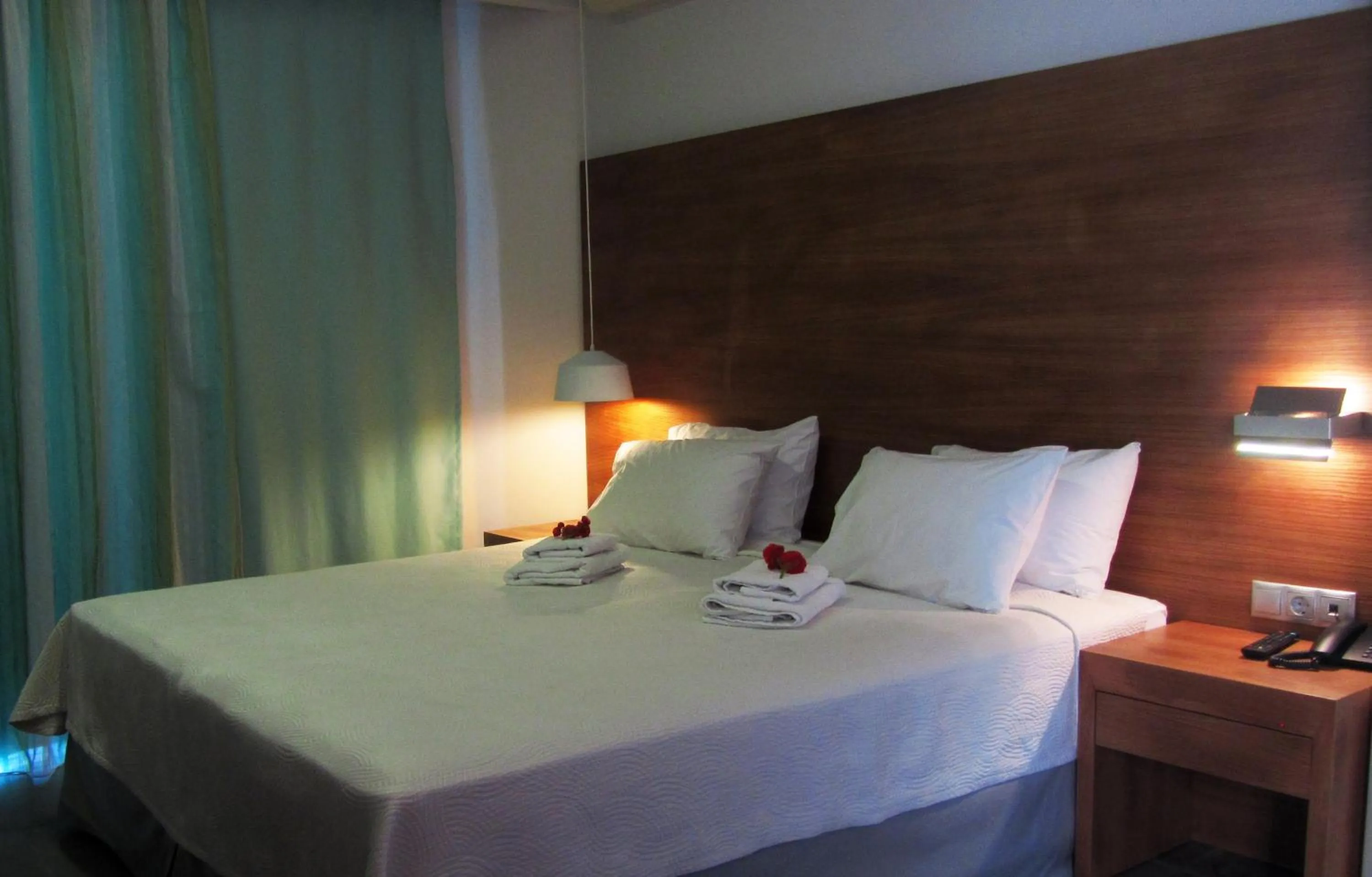 Luxury Twin Room in Petra Hotel