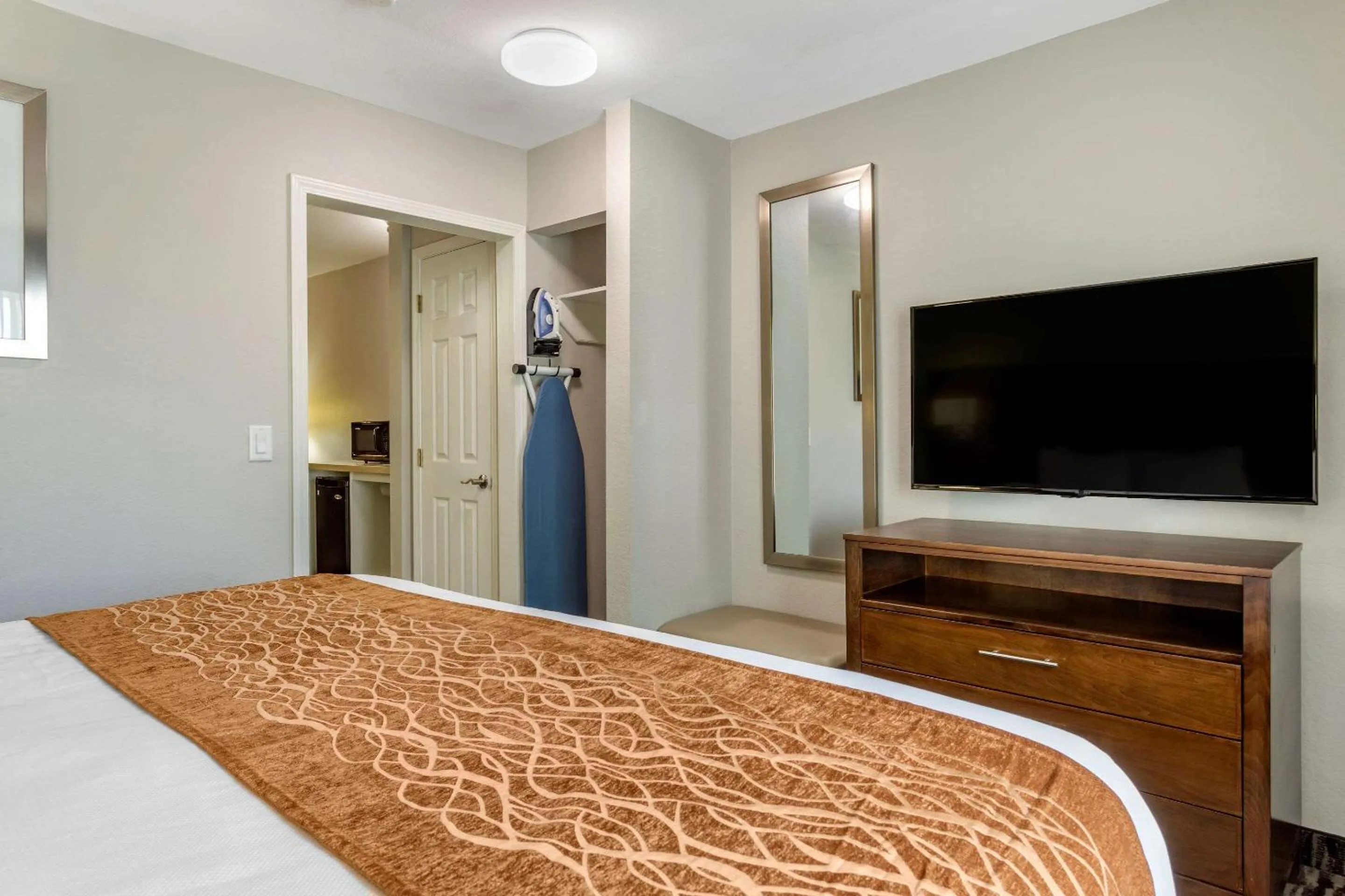 King Suite with Sofa Bed - Accessible/Non-Smoking in Comfort Inn & Suites North Little Rock JFK Blvd