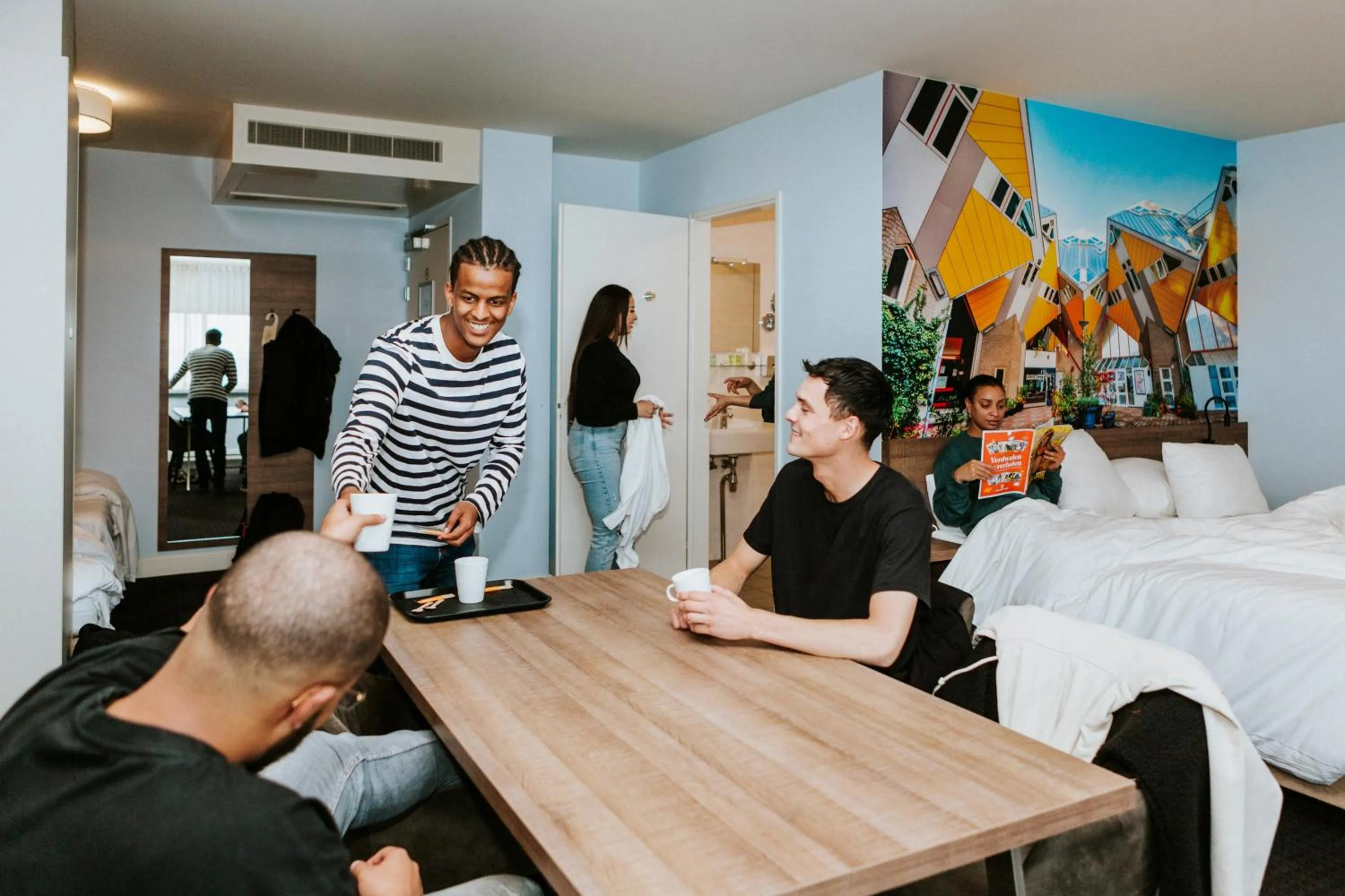 6-Person Room with King Bed in Rotterdam Teleport Hotel