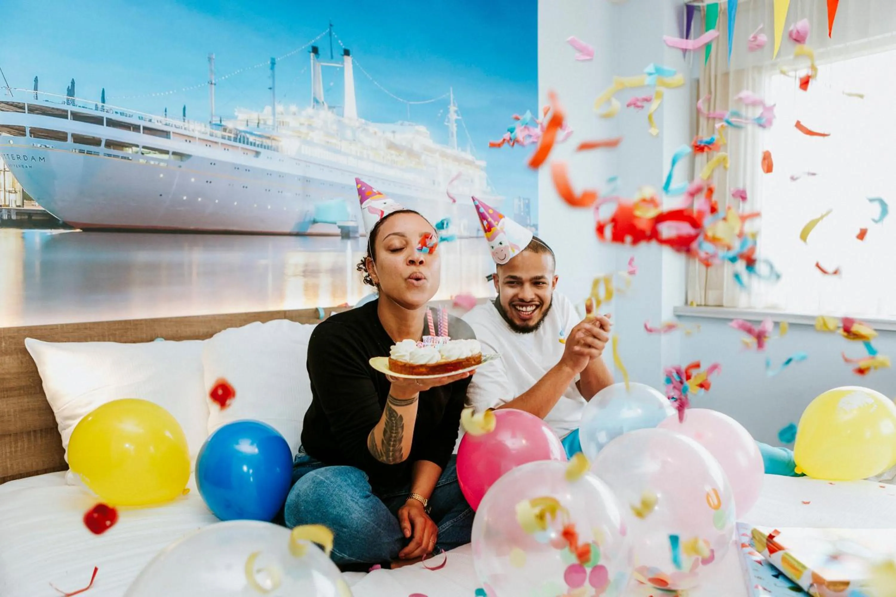 Corner King Room in Rotterdam Teleport Hotel