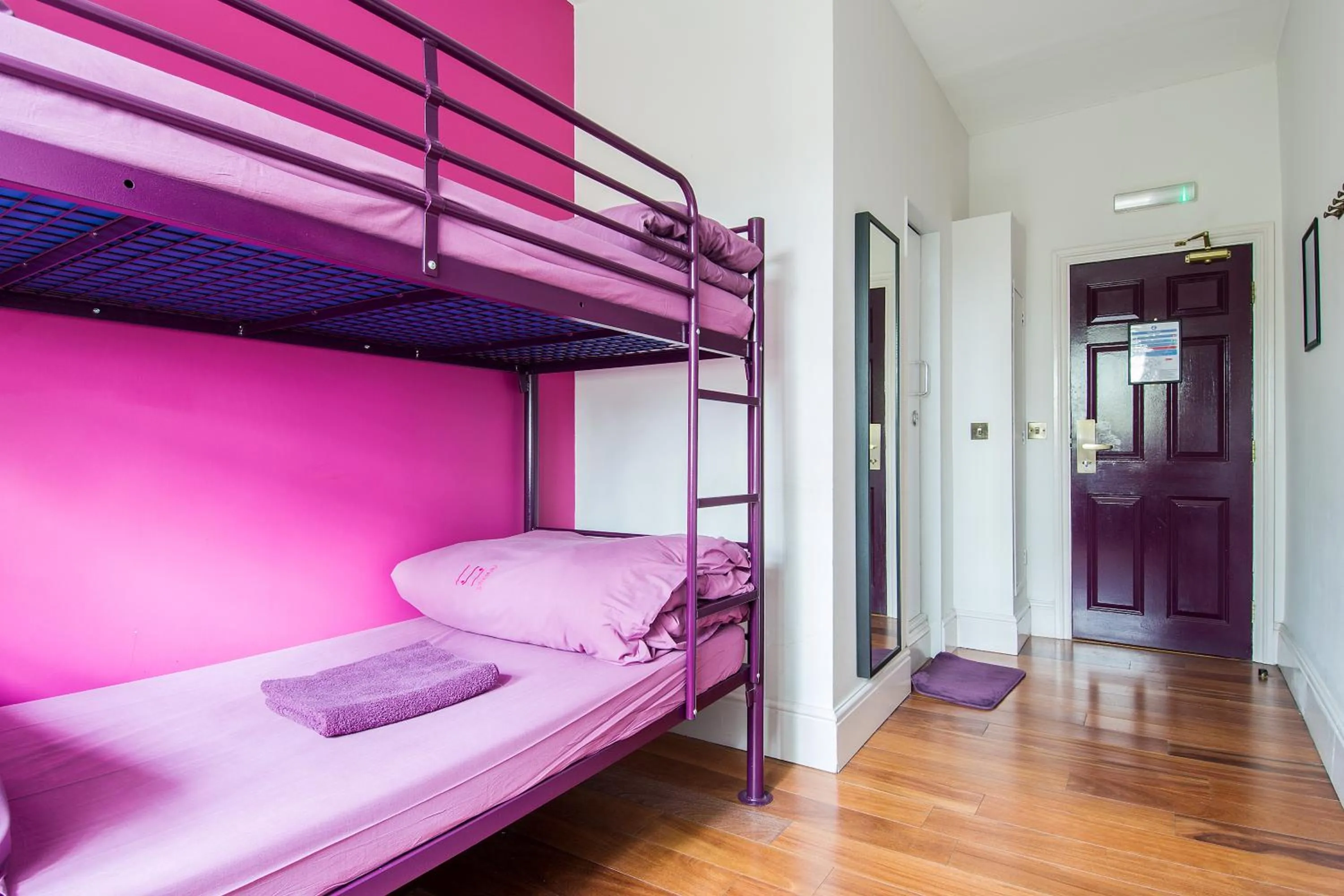 Twin Room Ensuite in Safestay York Micklegate