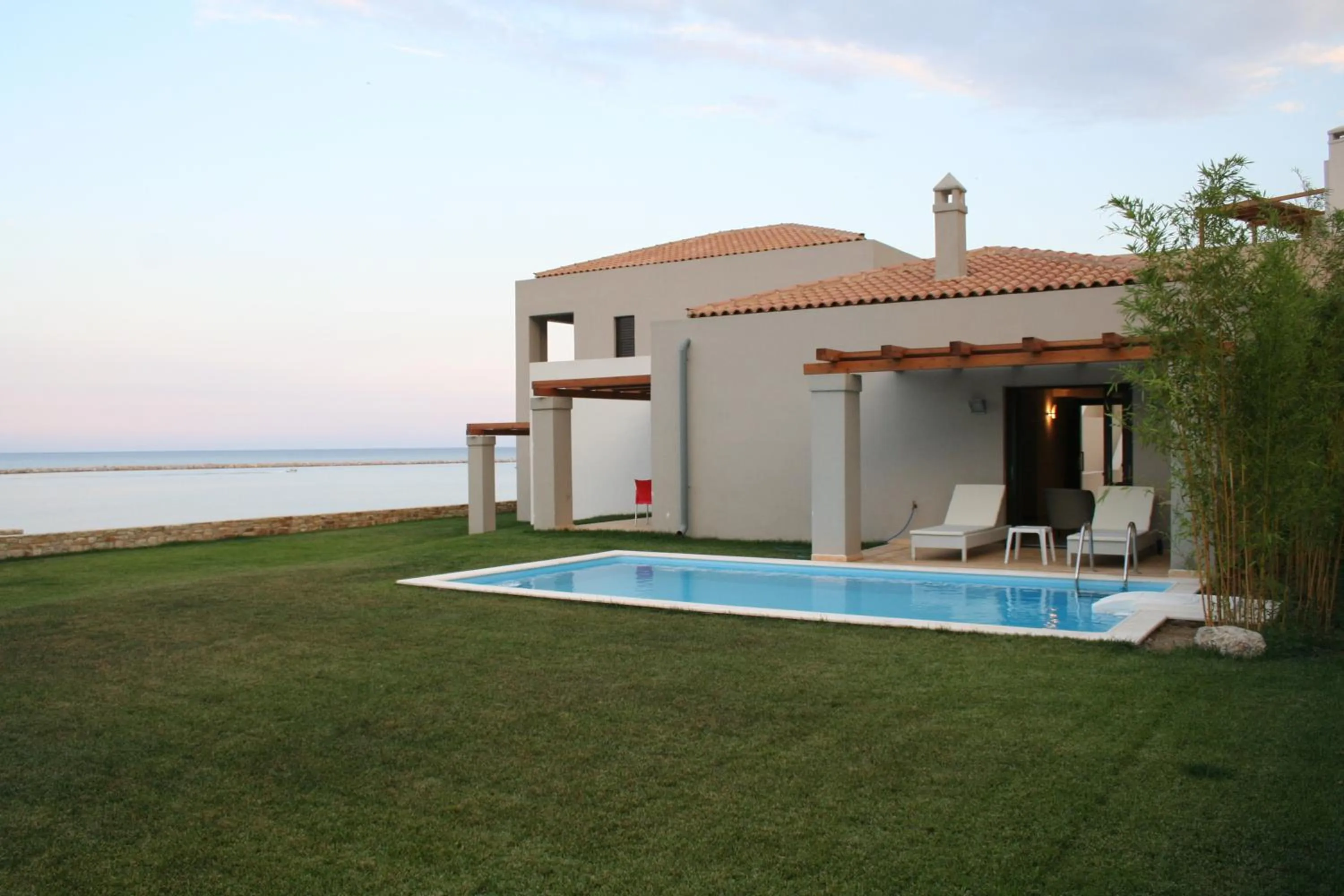 Suite with Private Pool in Kymi Palace