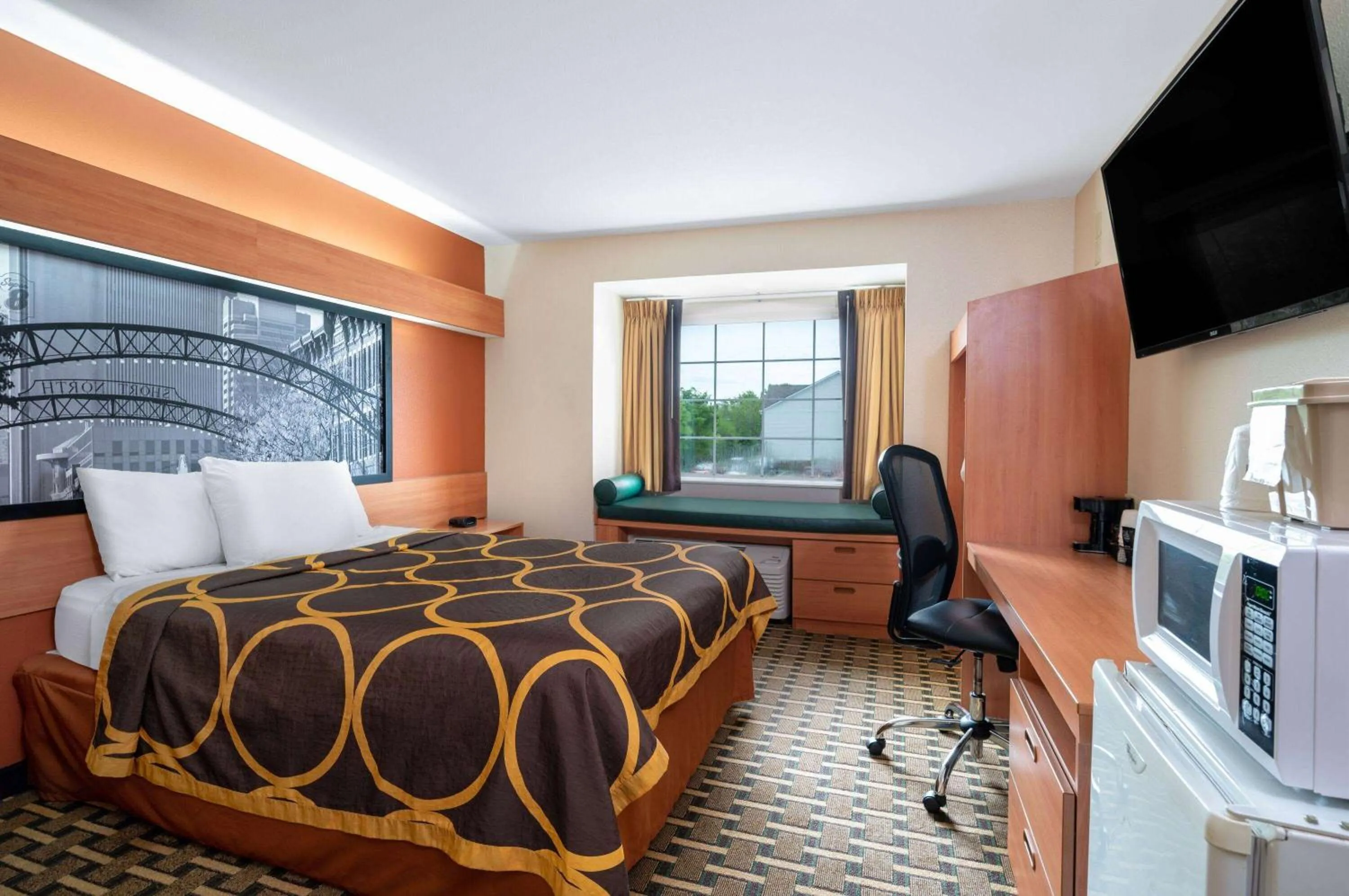 Queen Room - Mobility Access/Non-Smoking in Super 8 by Wyndham Columbus West