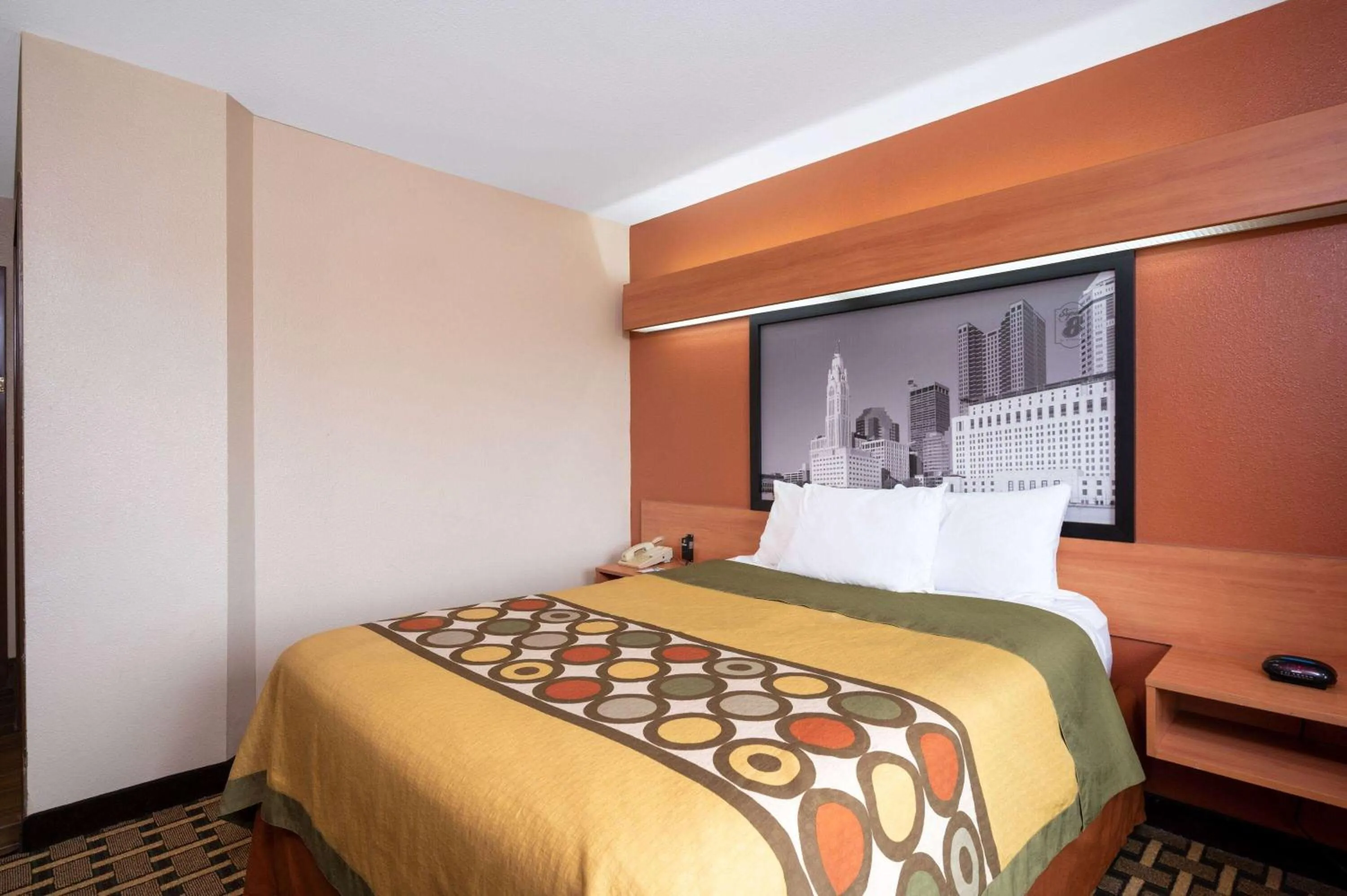 Queen Room - Non-Smoking in Super 8 by Wyndham Columbus West