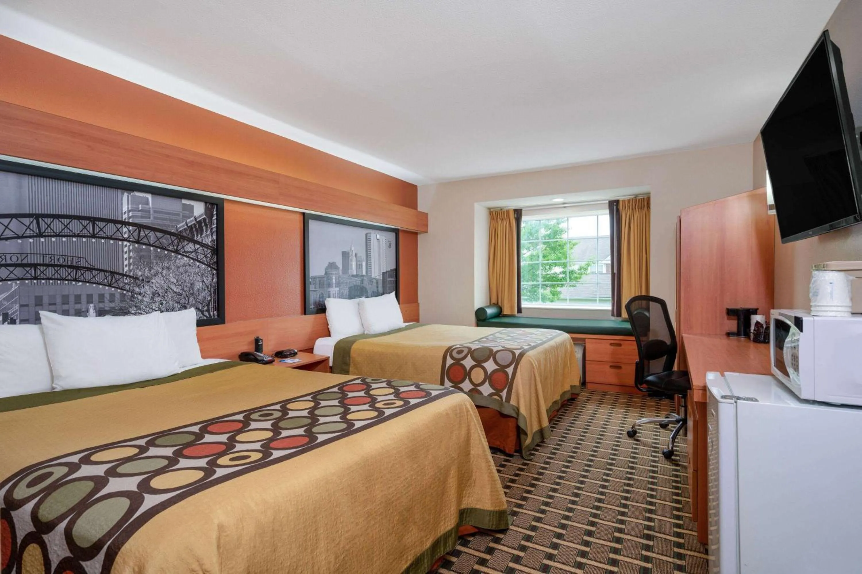Queen Room with Two Queen Beds - Non-Smoking in Super 8 by Wyndham Columbus West
