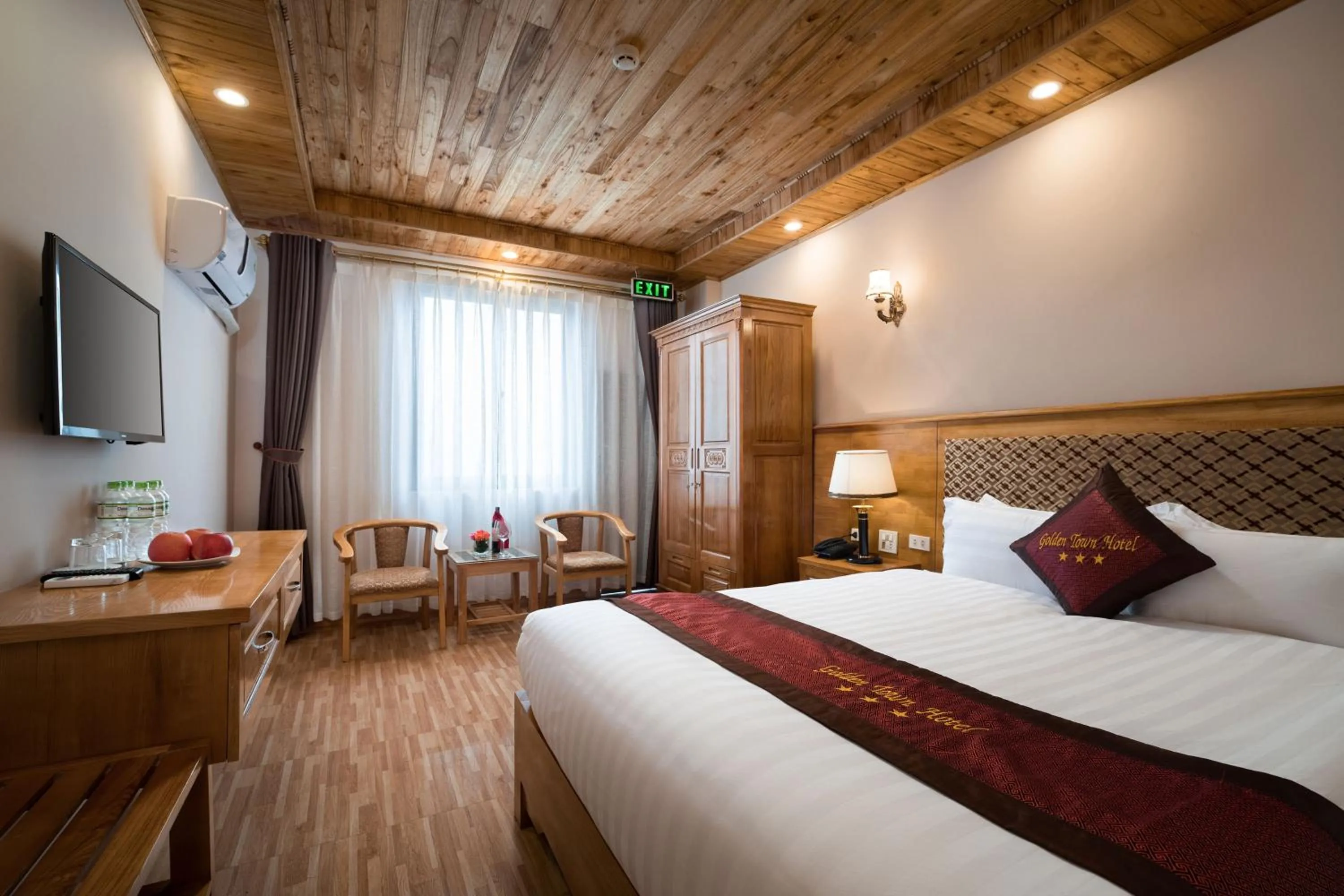 King Room with Mountain View in Golden Town Hotel