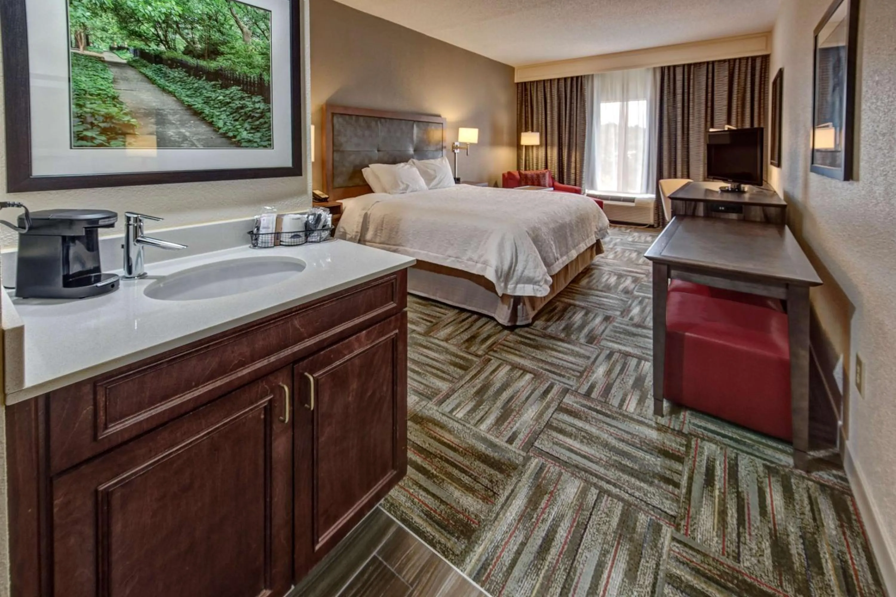 King Room with King Bed - Non-Smoking in Hampton Inn Newberry Opera House