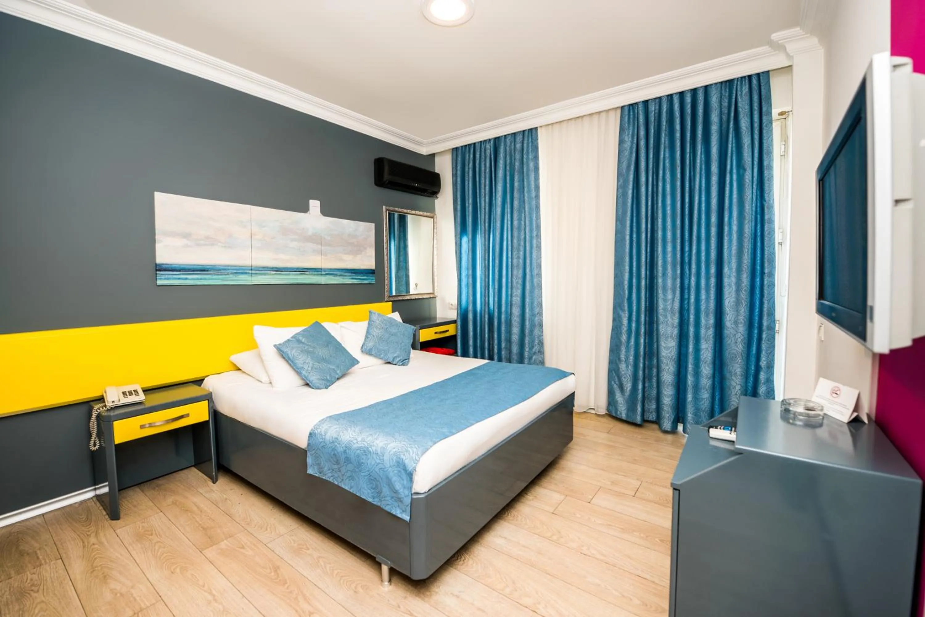 Large Double Room - single occupancy in Mera Park Hotel