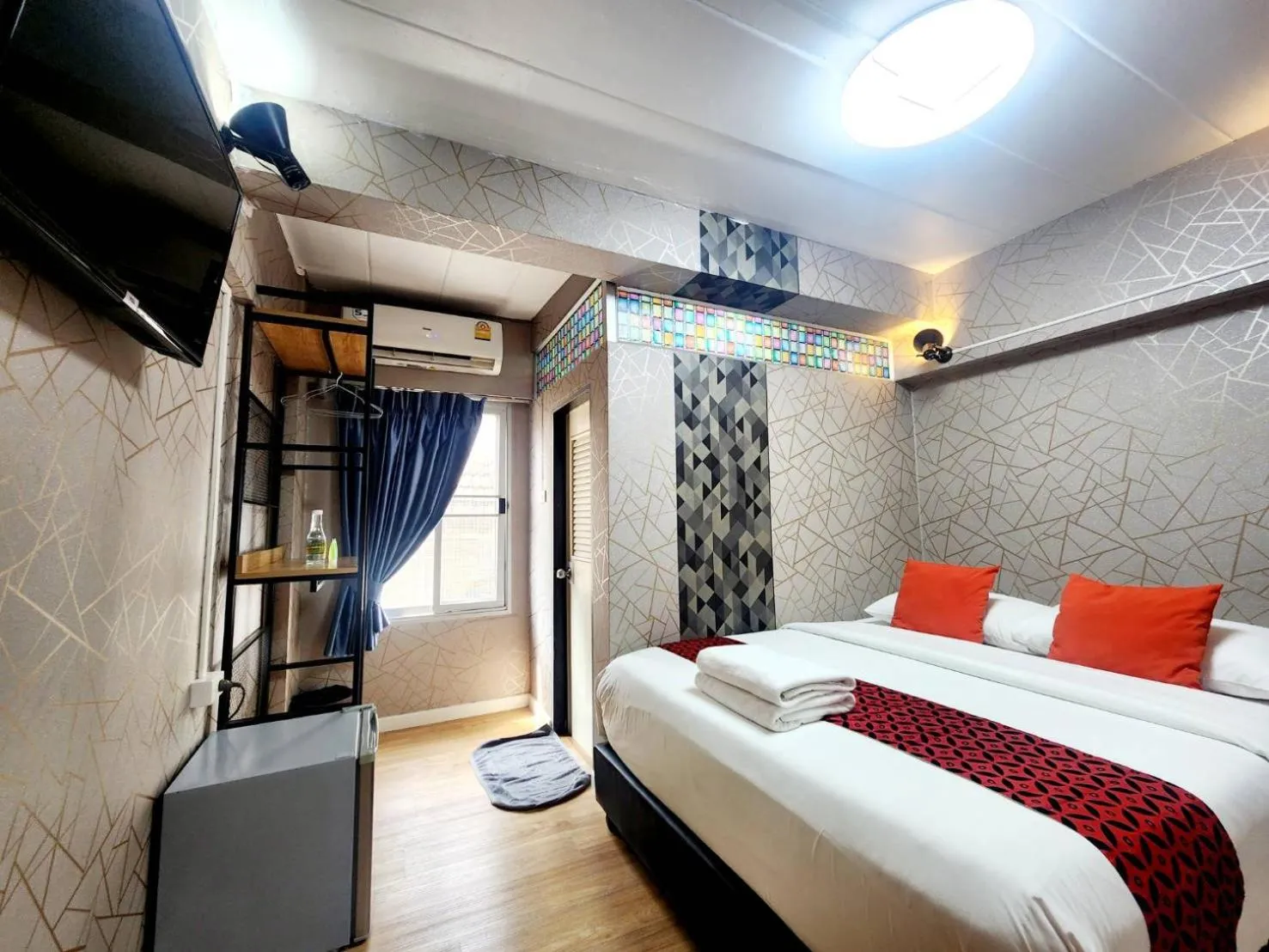 Queen Room in Khaosan Art Hotel