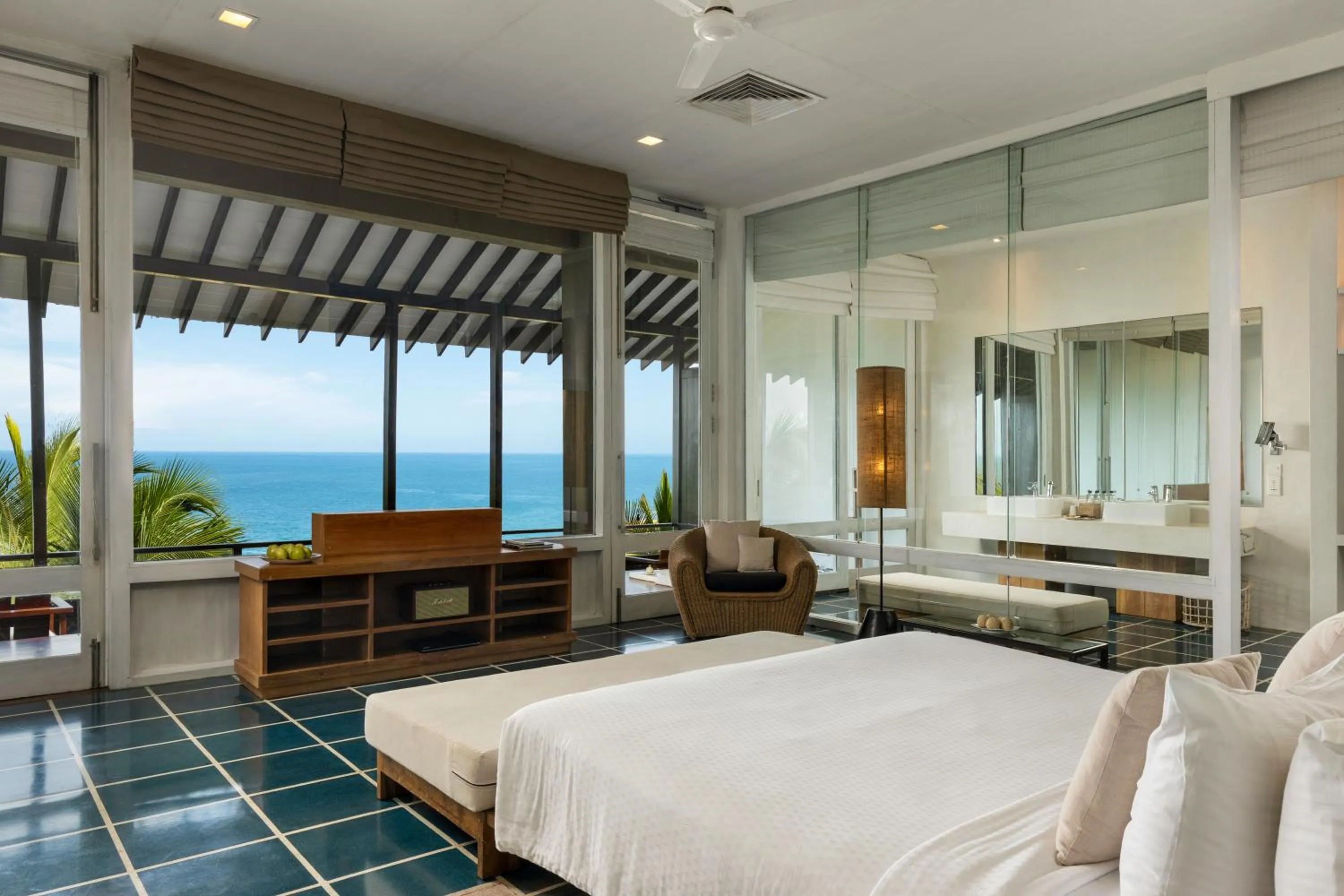 Suite with Sea View - 15% off at Center Point & Black Coral restaurants in Jetwing Blue