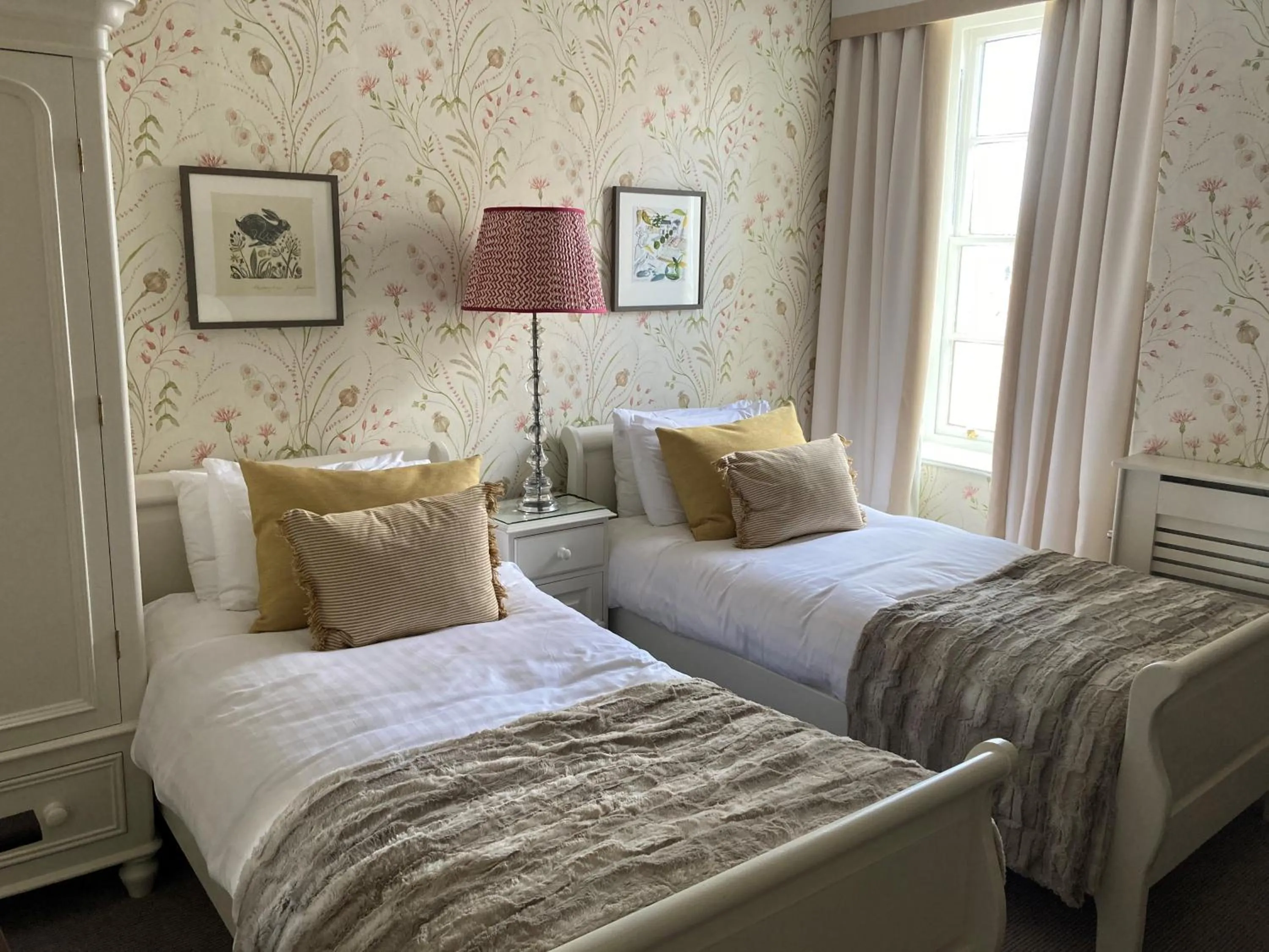 Classic Twin Room in The Swan at Tarporley