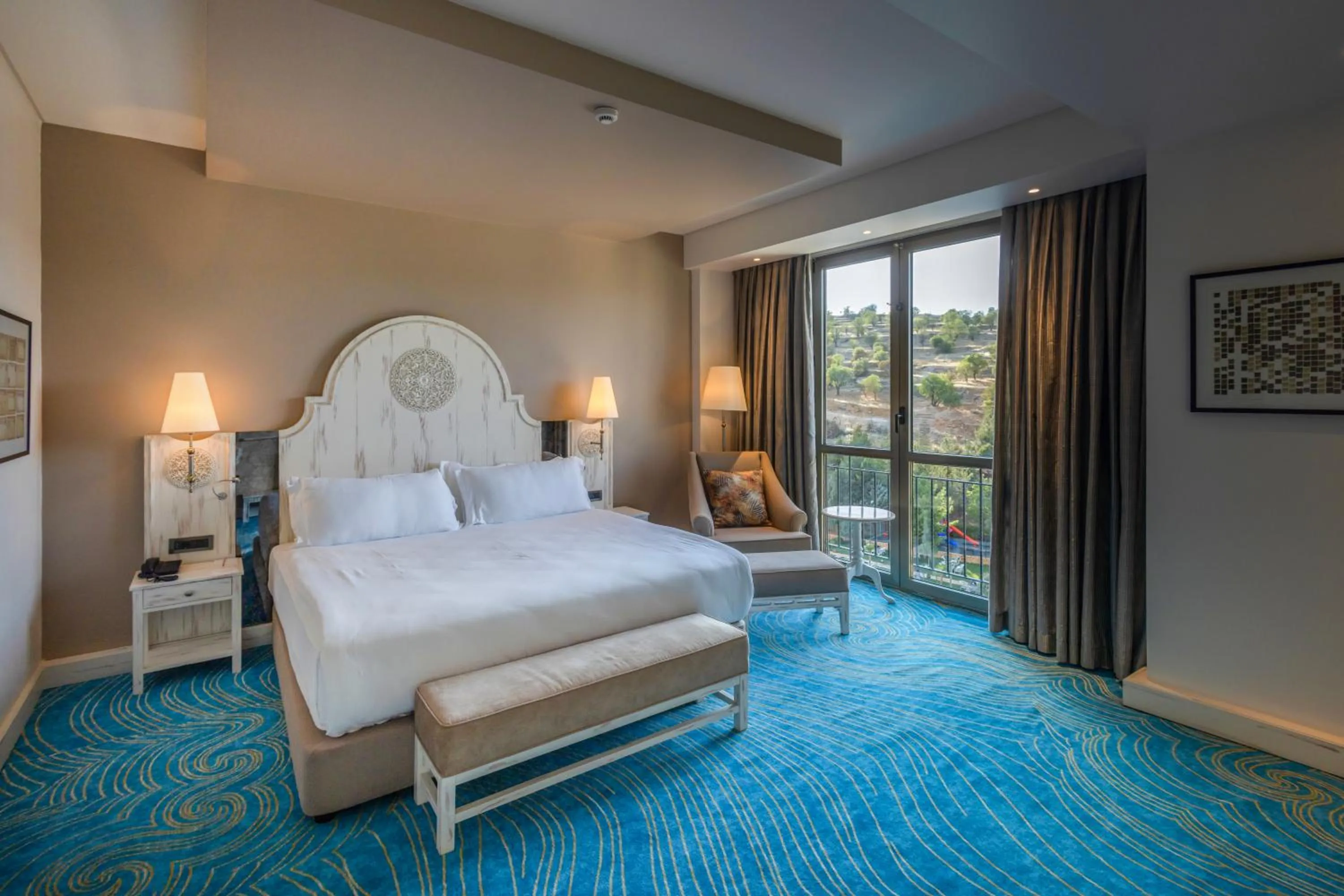 Deluxe Corner King Suite with Mountain View - Smoking in Ramada Plaza by Wyndham Mardin