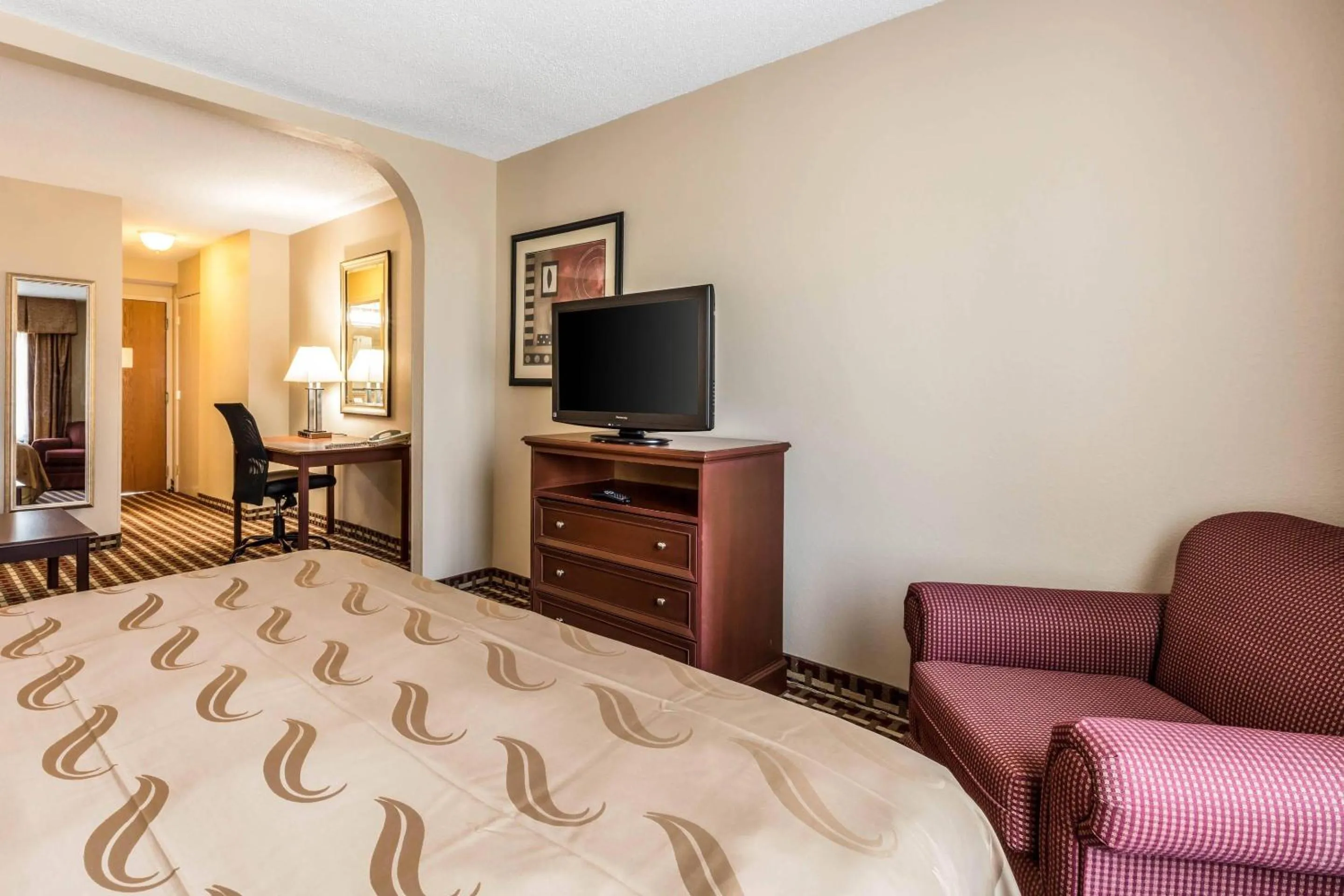 King Suite in Quality Suites Paducah I-24