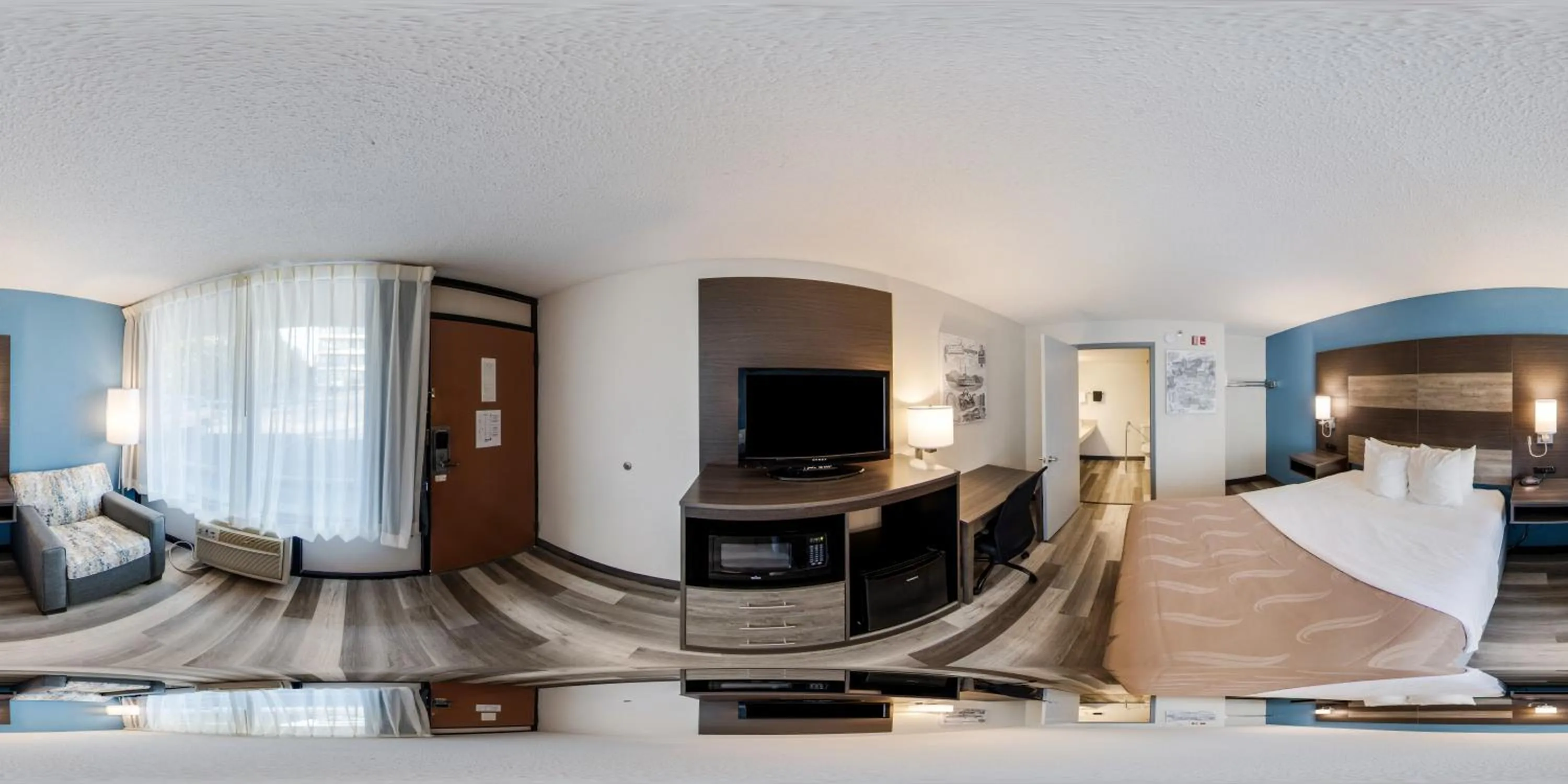 King Room with Roll-In Shower - Accessible/Non Smoking in Quality Inn Branson On the Strip