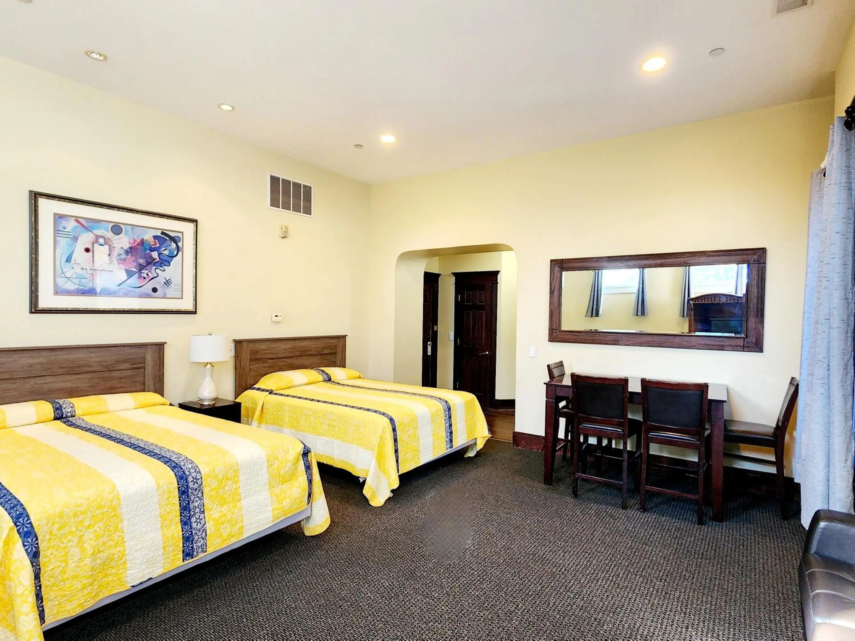 Deluxe Queen Suite in Santa Paula Inn