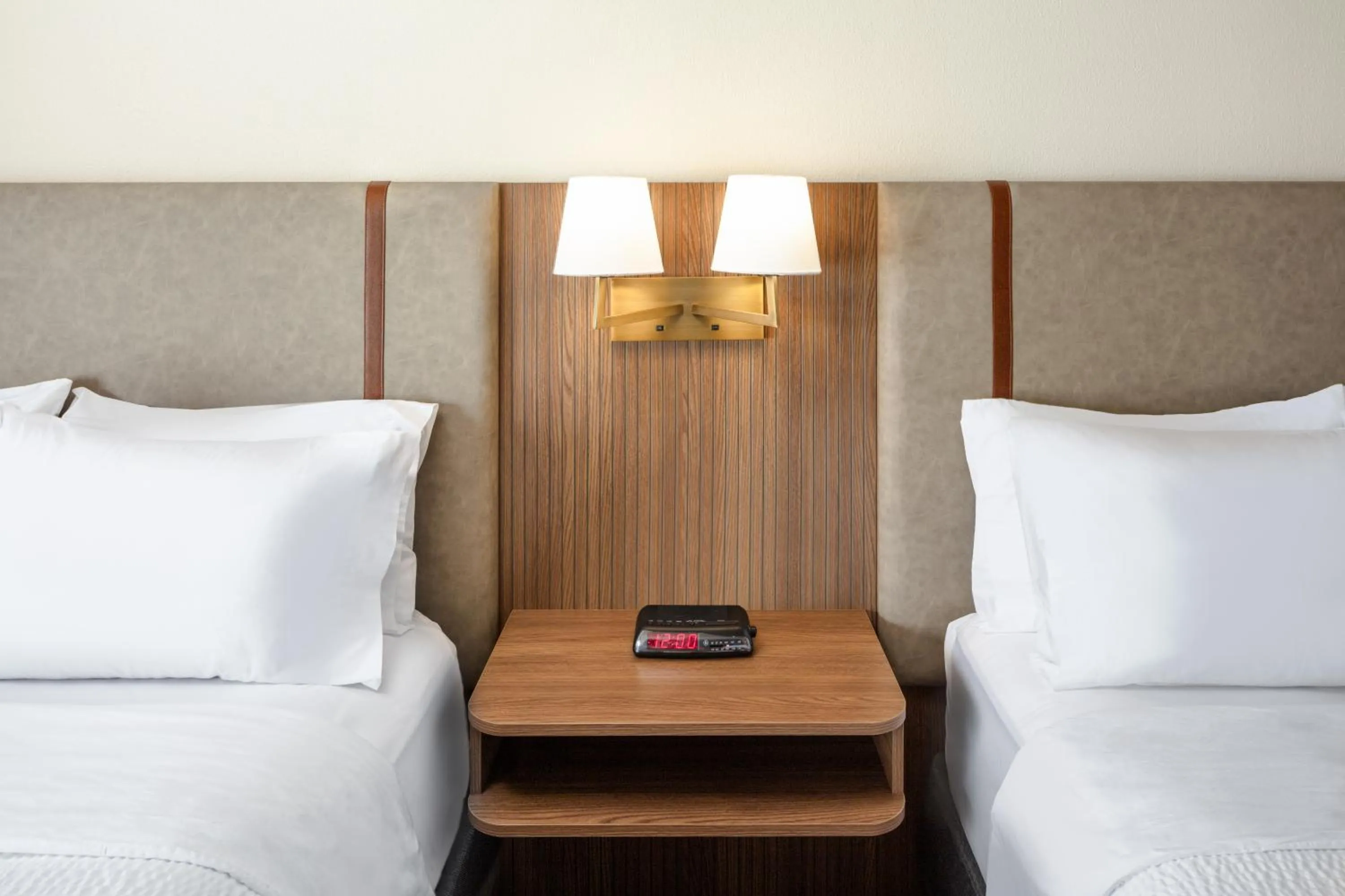 Standard Room in Holiday Inn & Suites Springfield-I-44 by IHG