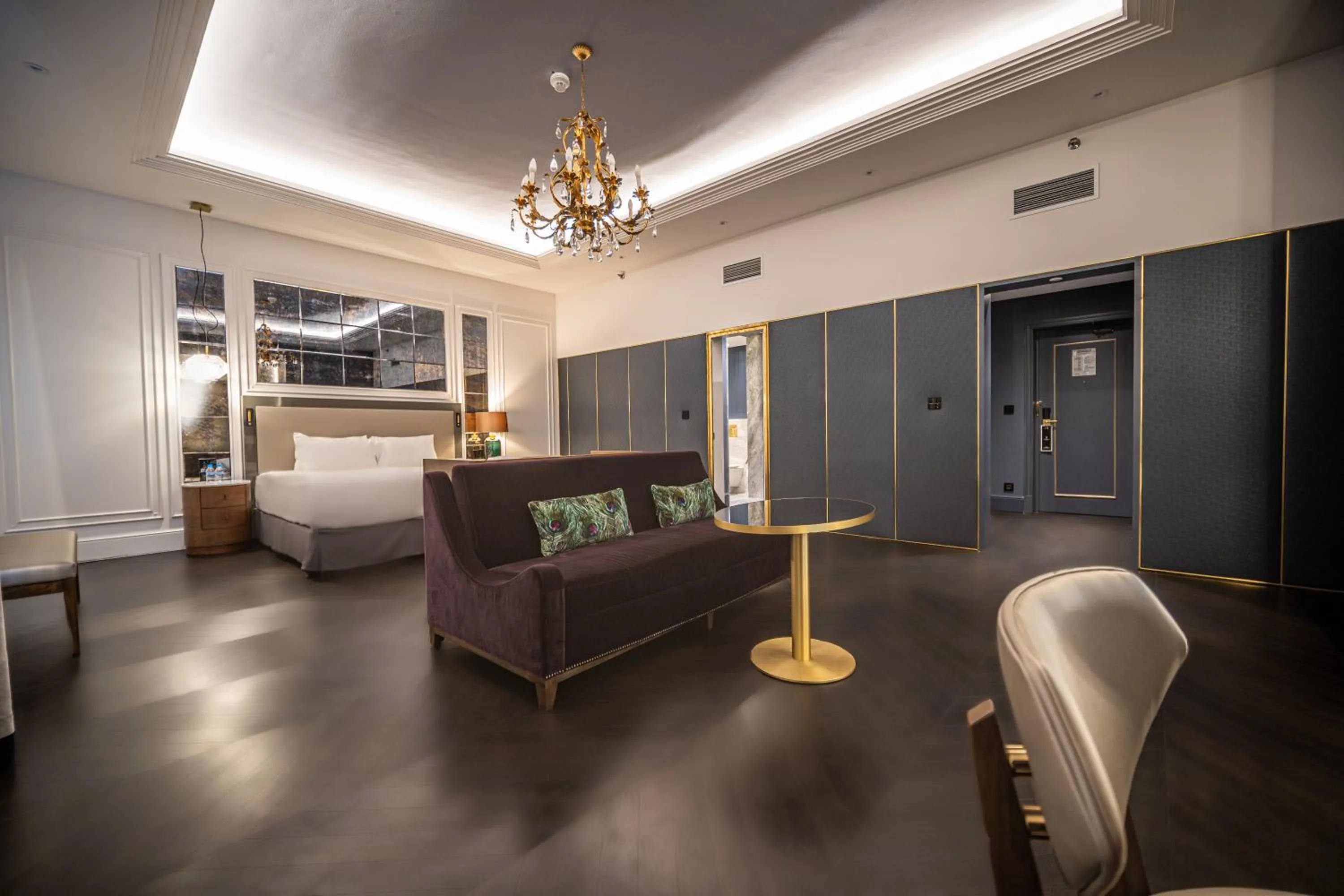 1 Bedroom Junior Suite, 1 King bed, City view - single occupancy in Sofia Balkan Palace