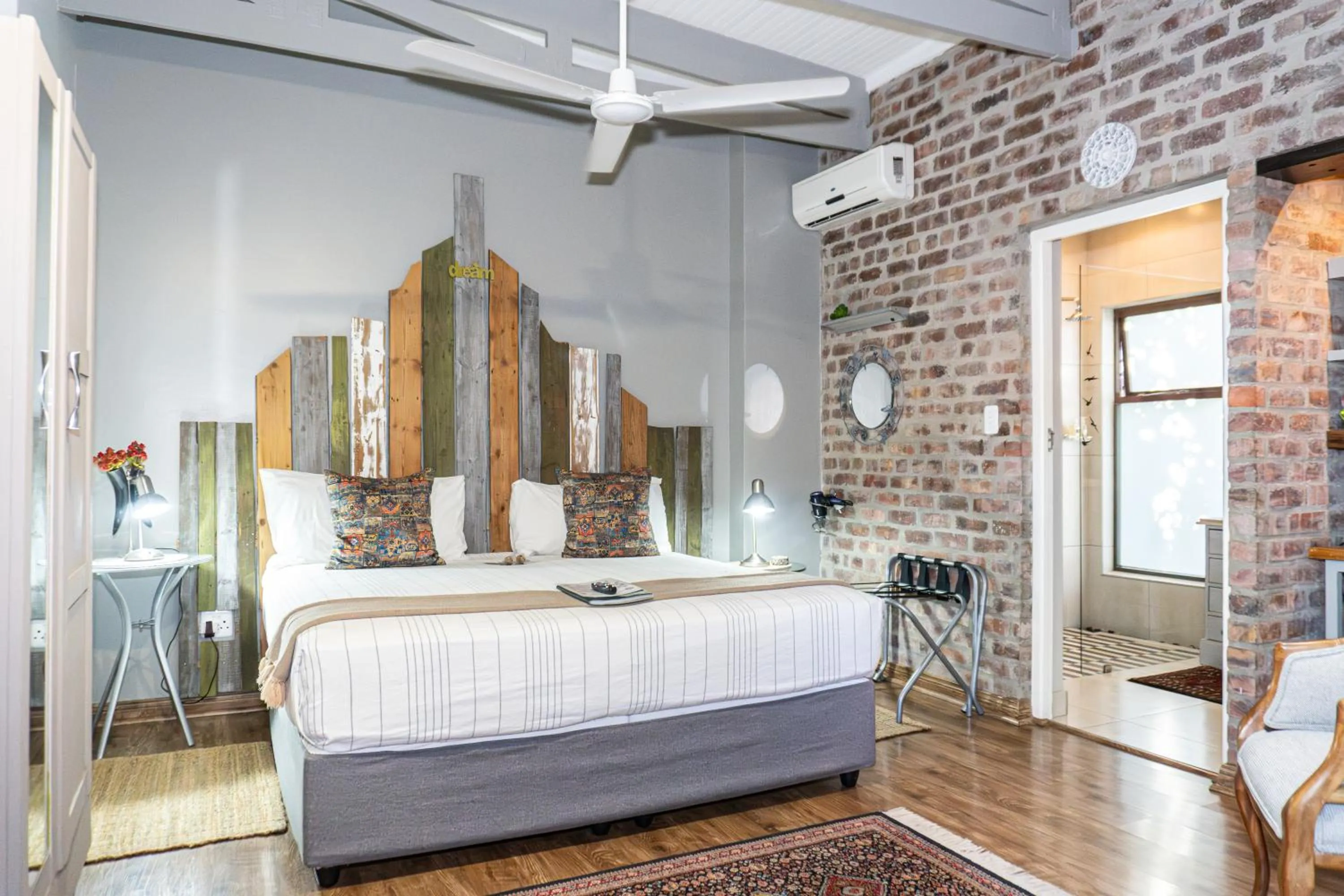 Superior King or Twin Room - single occupancy in Earthbound Guest House