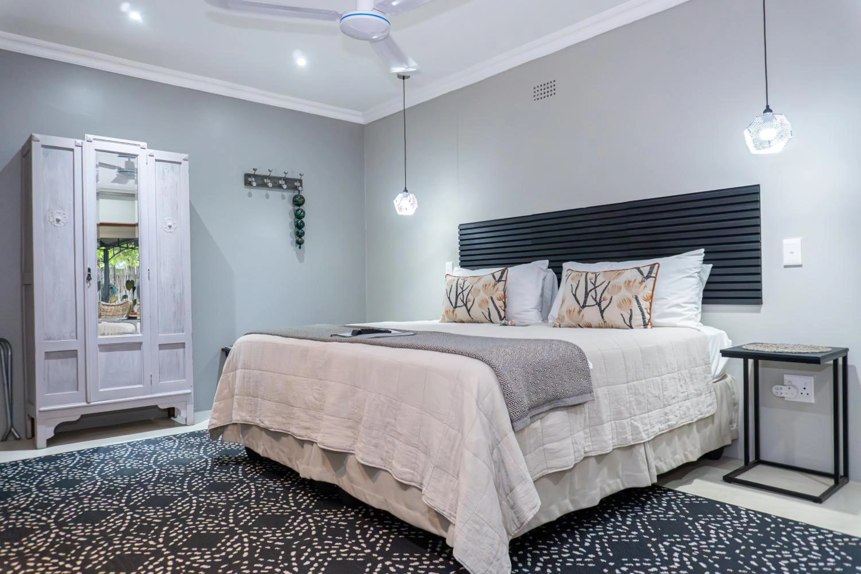 Deluxe King or Twin Room - single occupancy in Earthbound Guest House