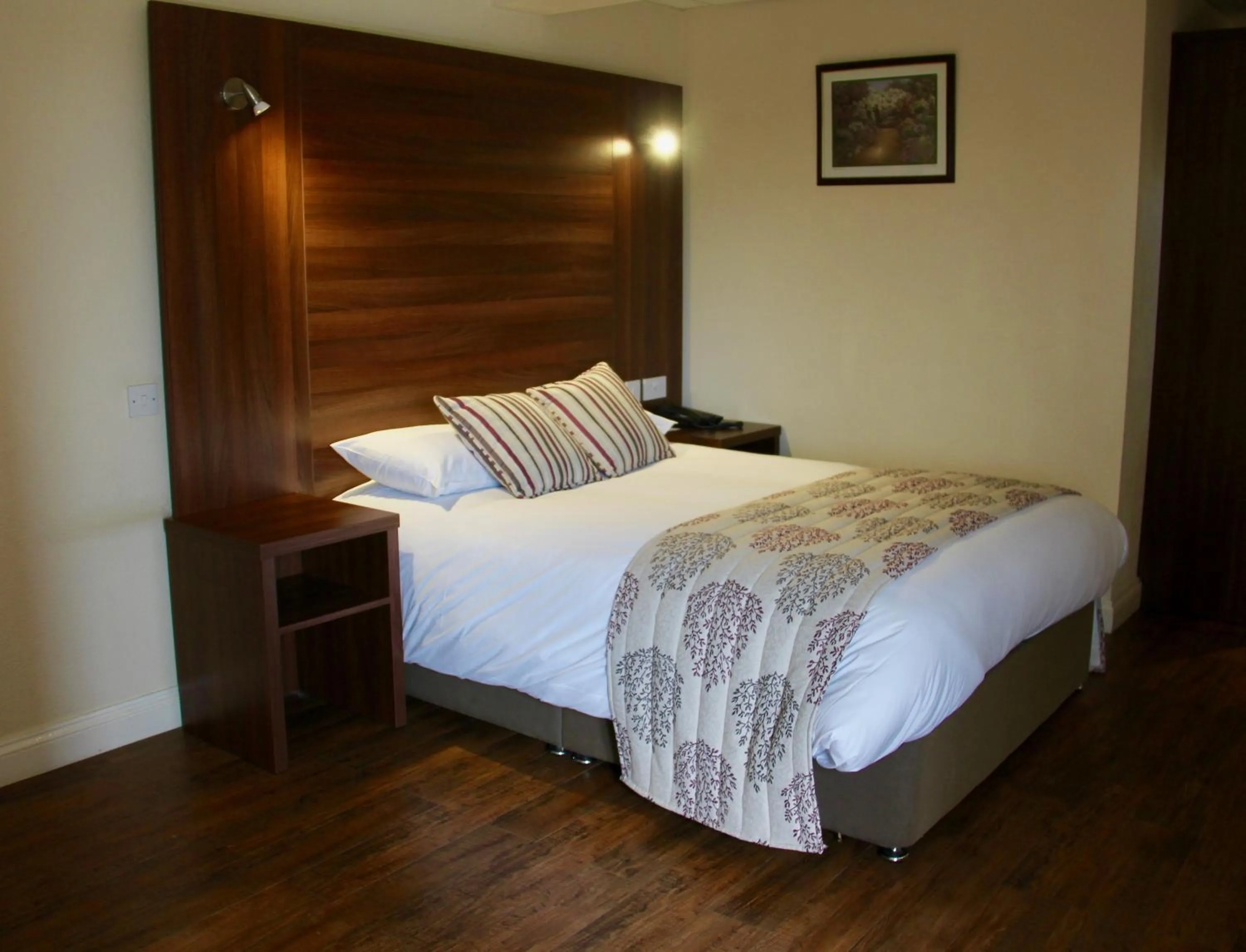Double Room in Oliver Cromwell Hotel