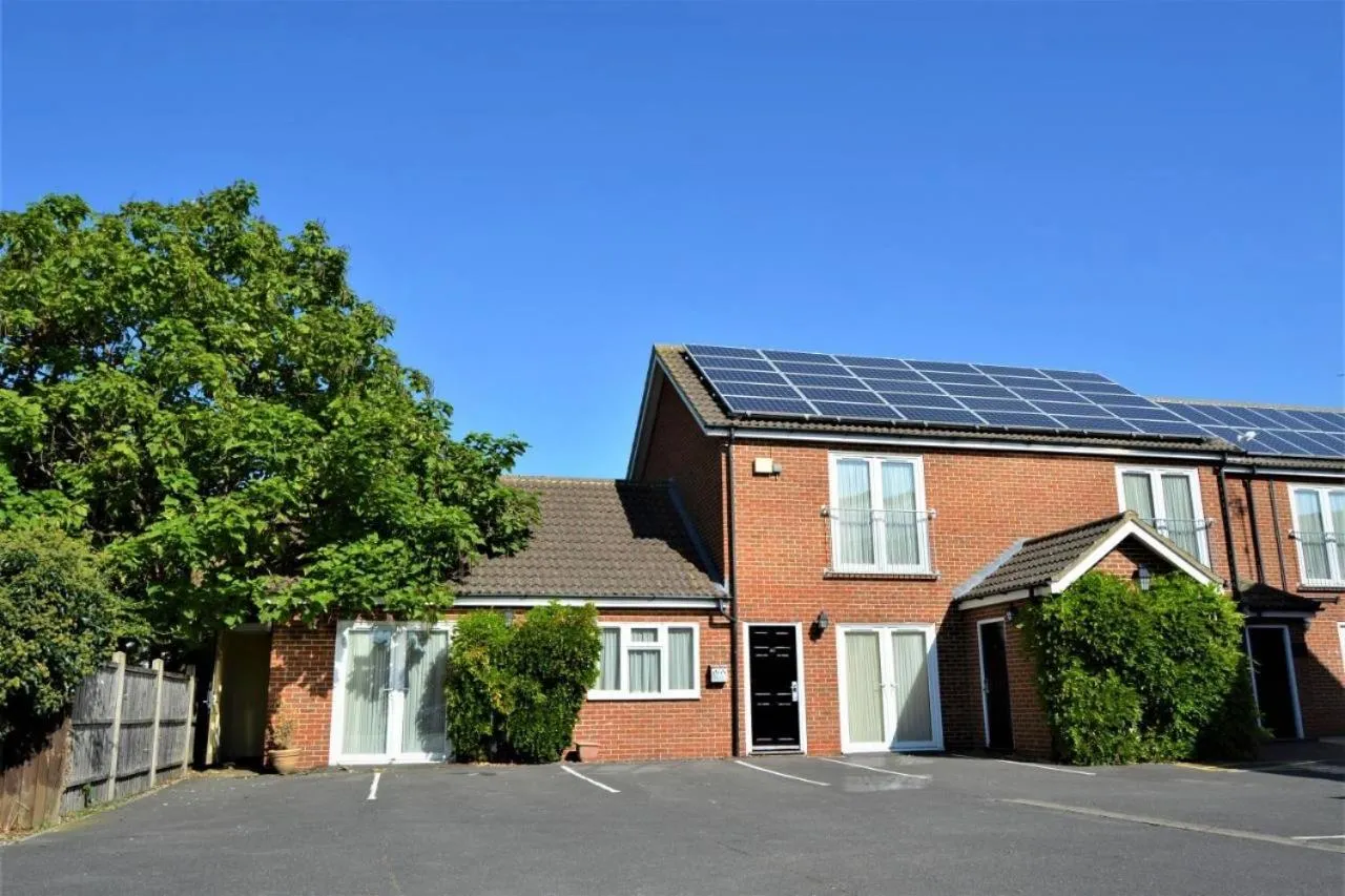 Deluxe Family Suite in Oliver Cromwell Hotel