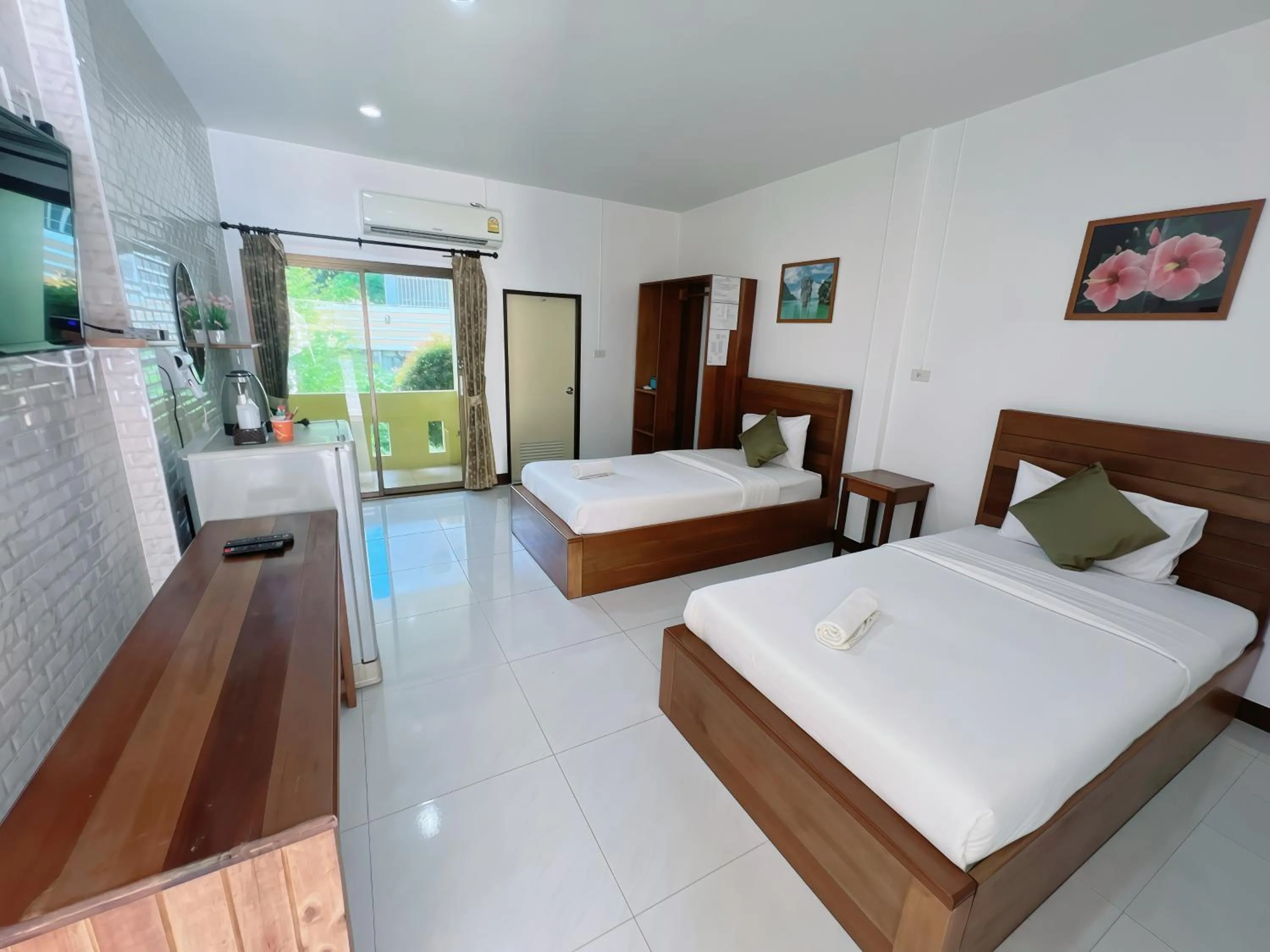 Budget Twin Room in Rachawadee House