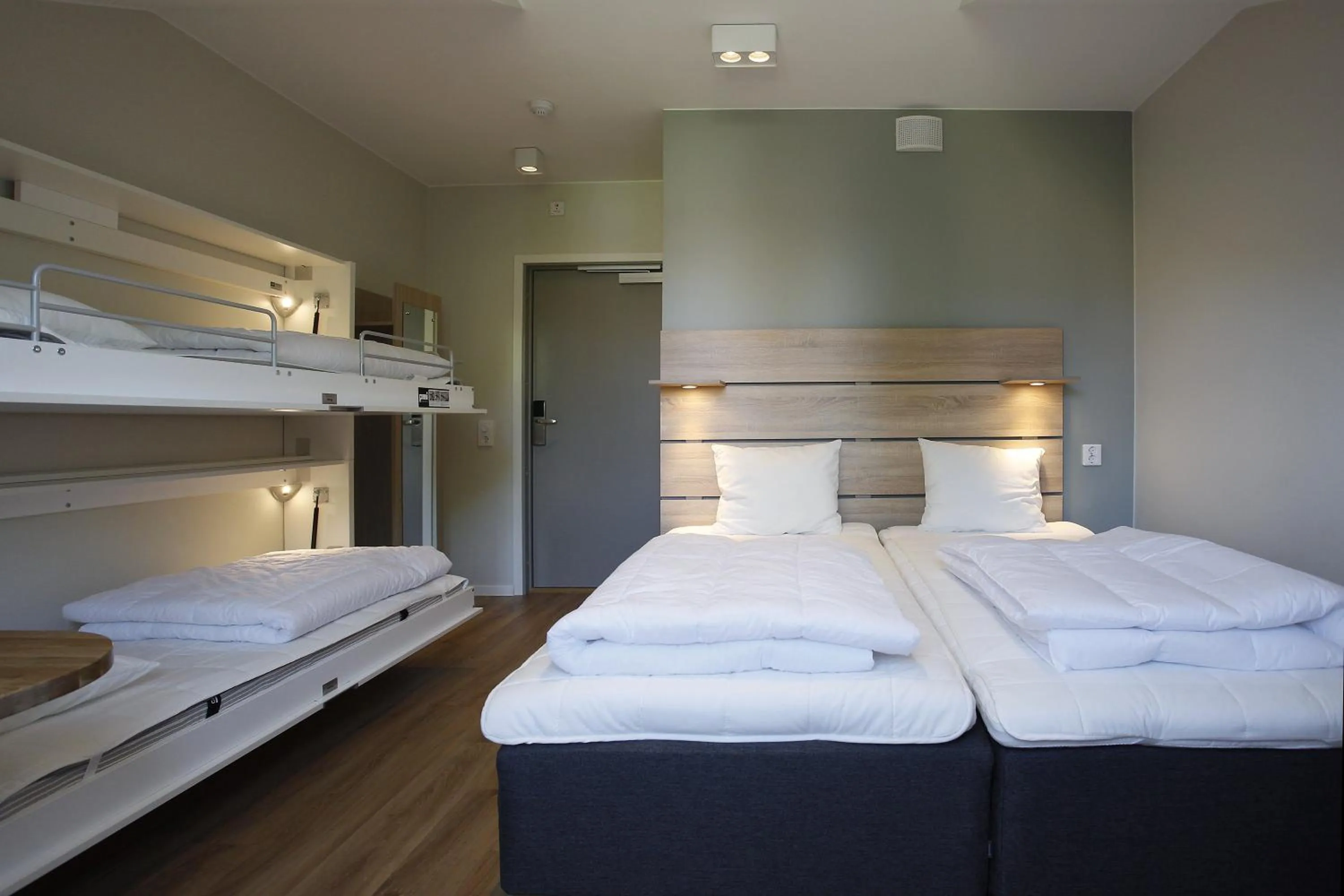 Quadruple Room with Bathroom in Kvibergs Vandrarhem - Hostel