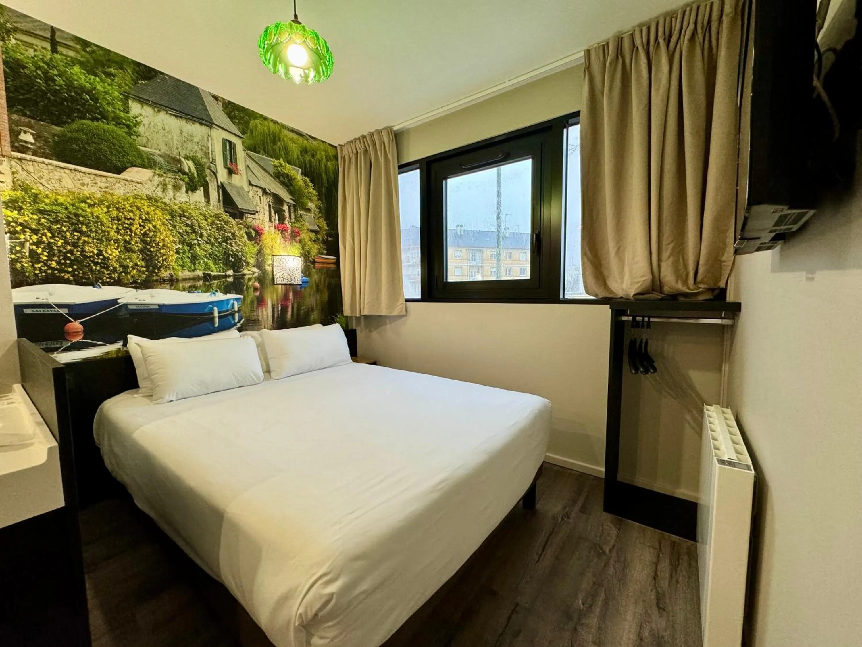 Double Room - single occupancy - Disability Access in Brit Hotel Saint-Nazaire Centre