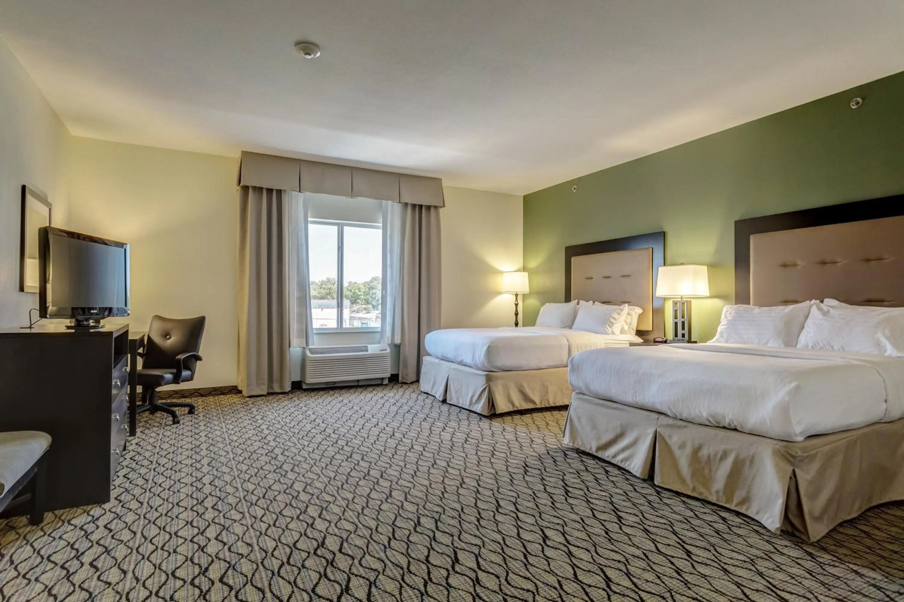 One-Bedroom Suite with Two Double Beds in Holiday Inn Poplar Bluff by IHG