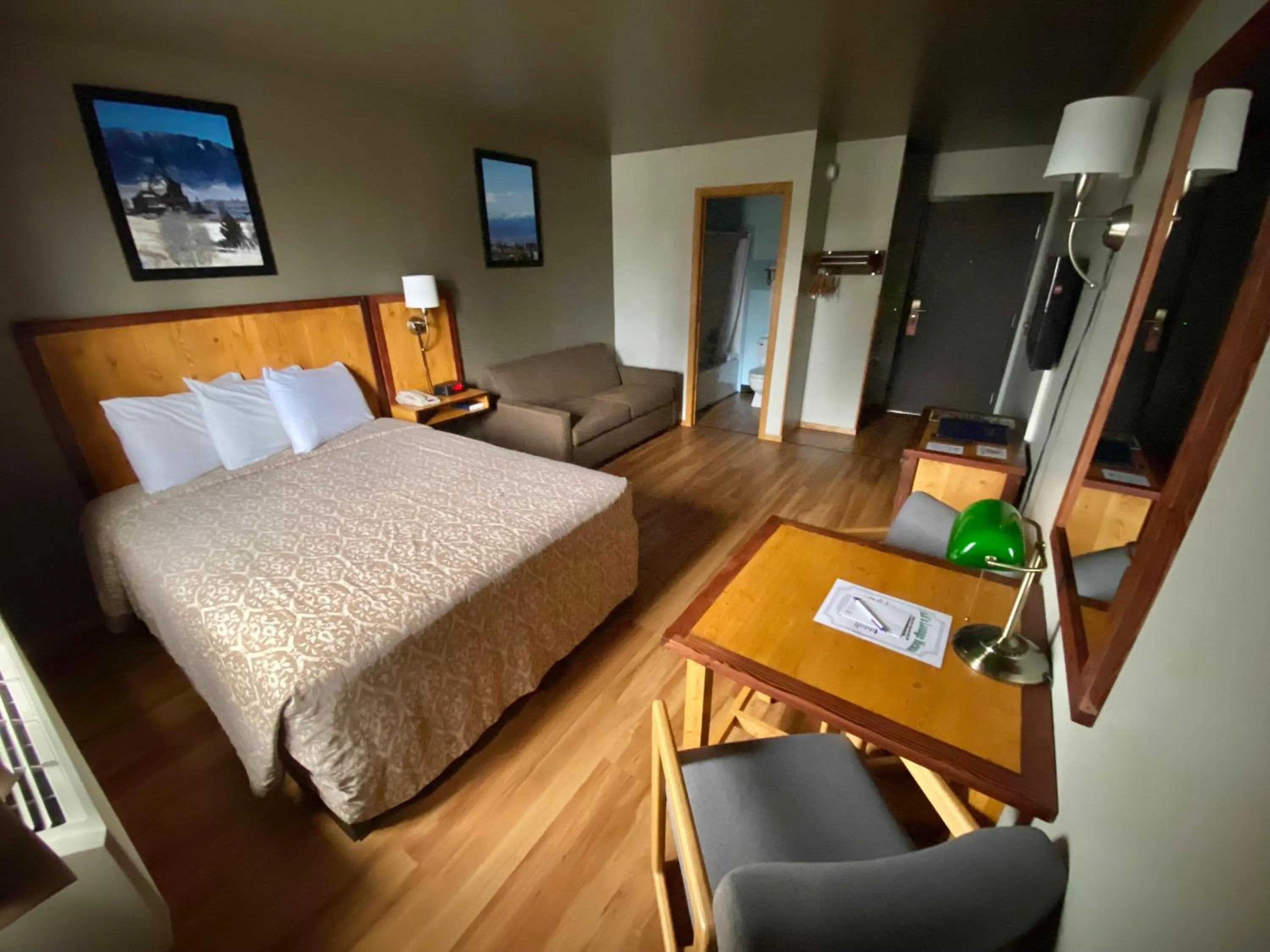 Queen Room in Rocker Inn