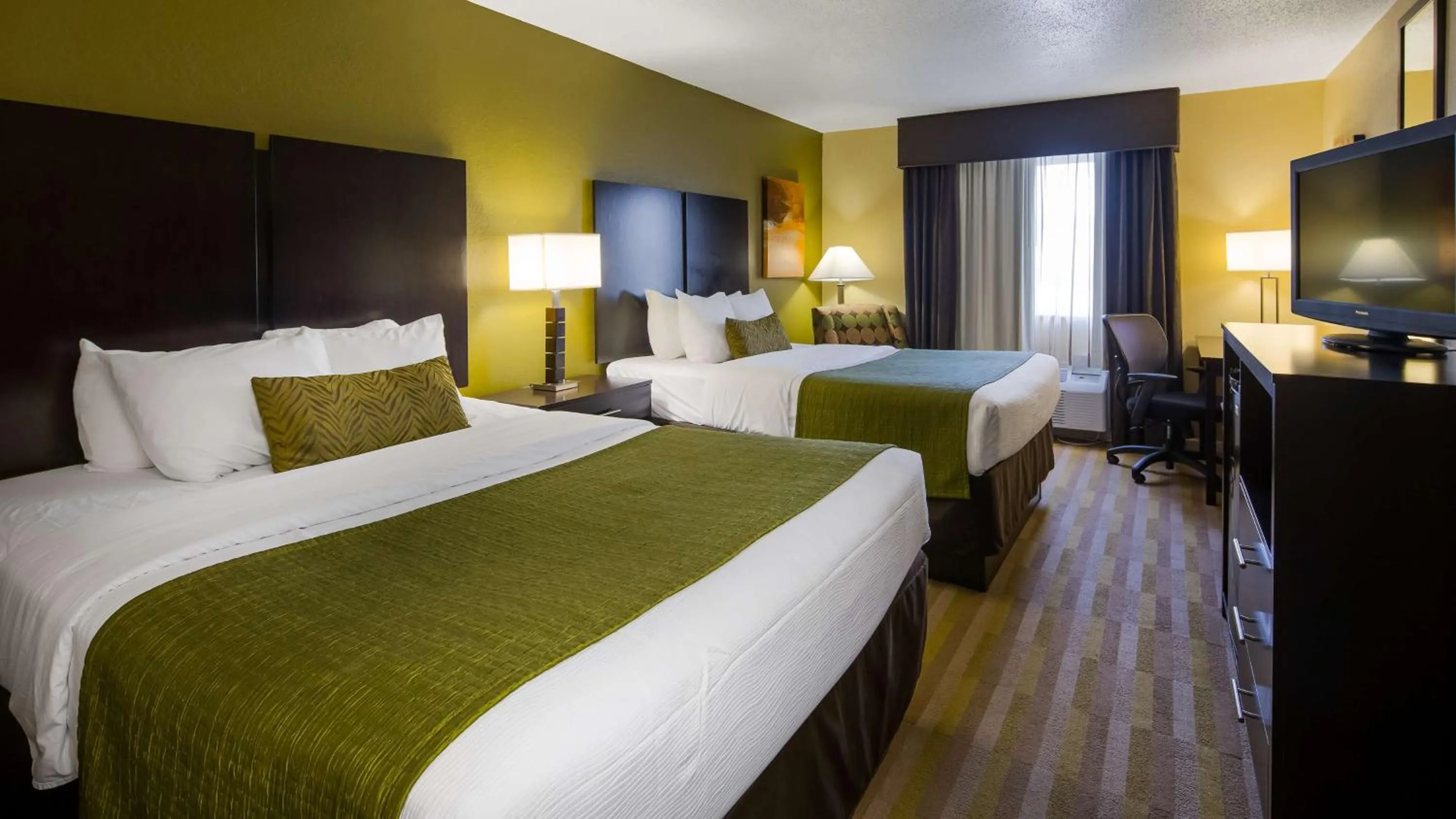 Queen Room with Two Queen Beds - Non-Smoking in Best Western Norwalk