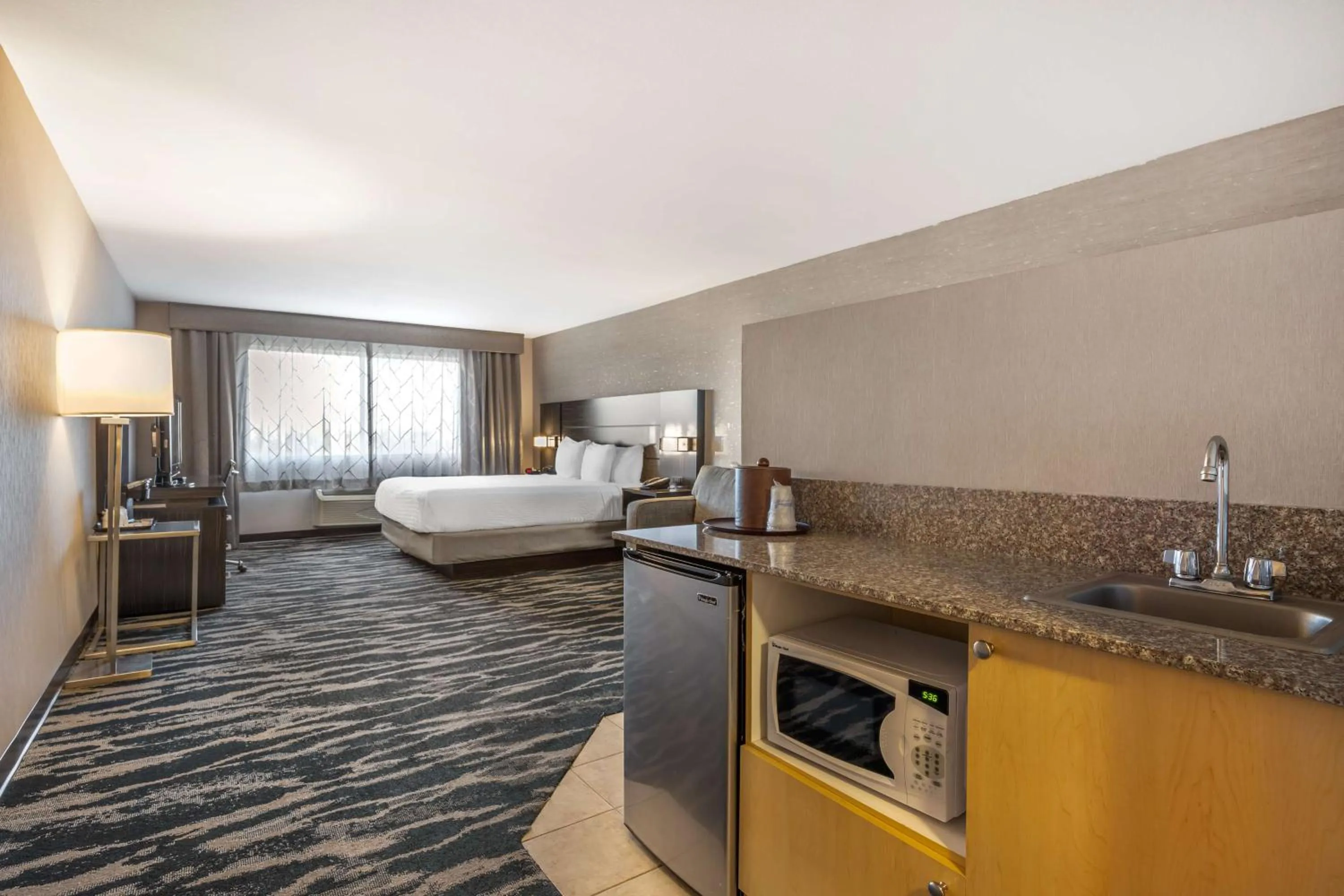 King Suite with Hot Tub - Non-Smoking in Best Western Plus North Las Vegas Inn & Suites