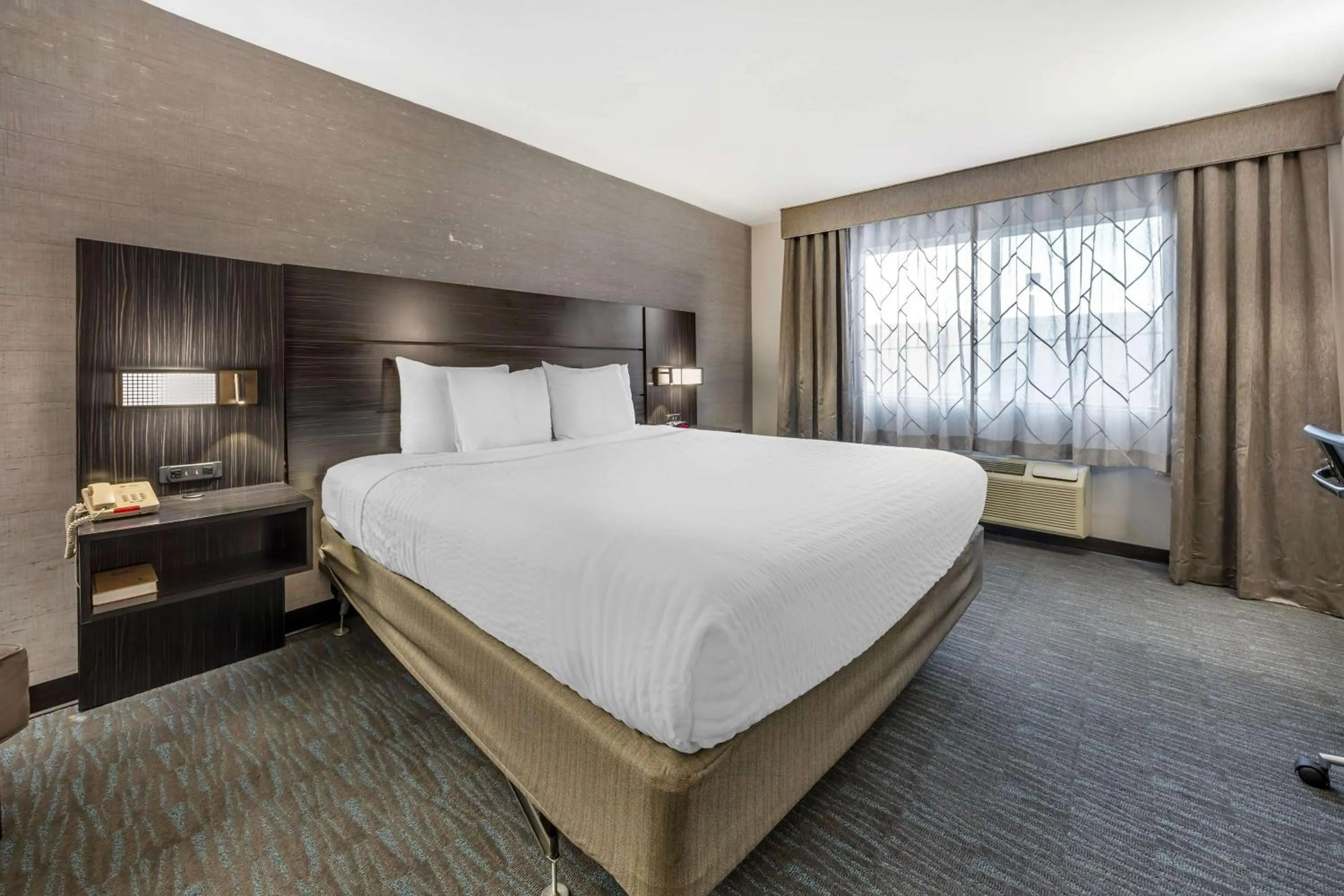 King Suite with Bath Tub - Disability Access/Non-Smoking  in Best Western Plus North Las Vegas Inn & Suites